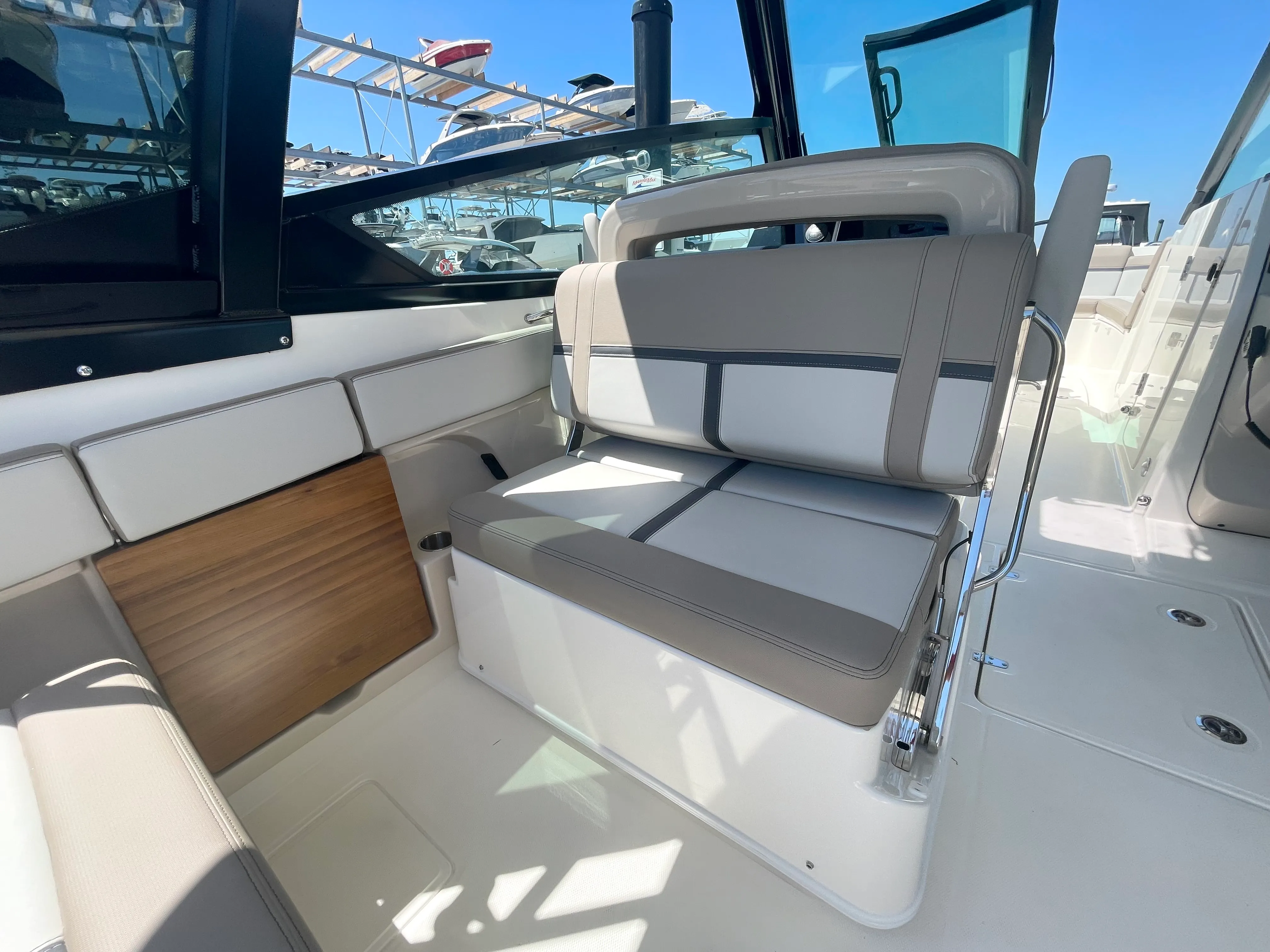 2026 Boston Whaler 330 Vantage Image Thumbnail #15
