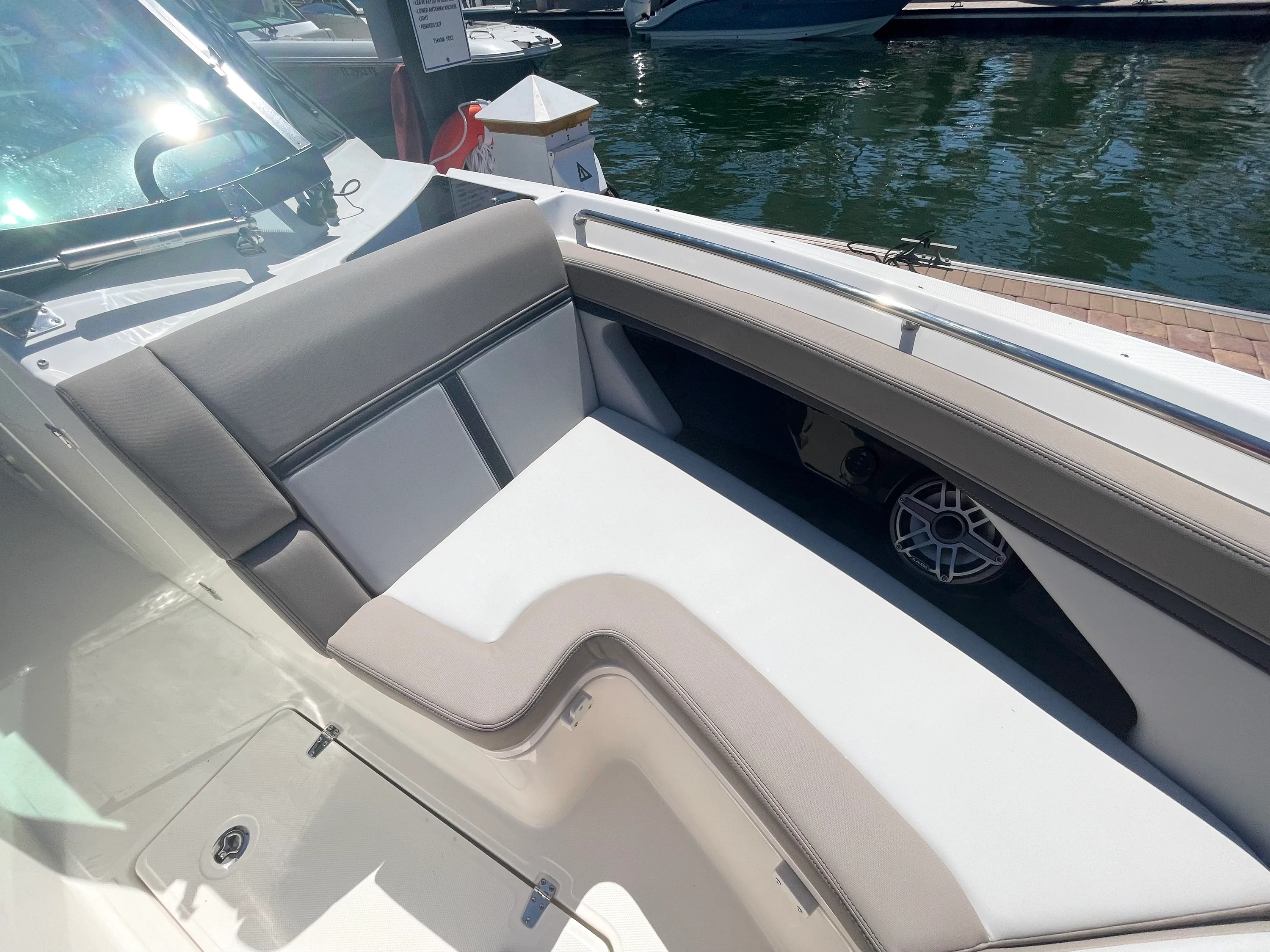 2026 Boston Whaler 330 Vantage Image Thumbnail #29