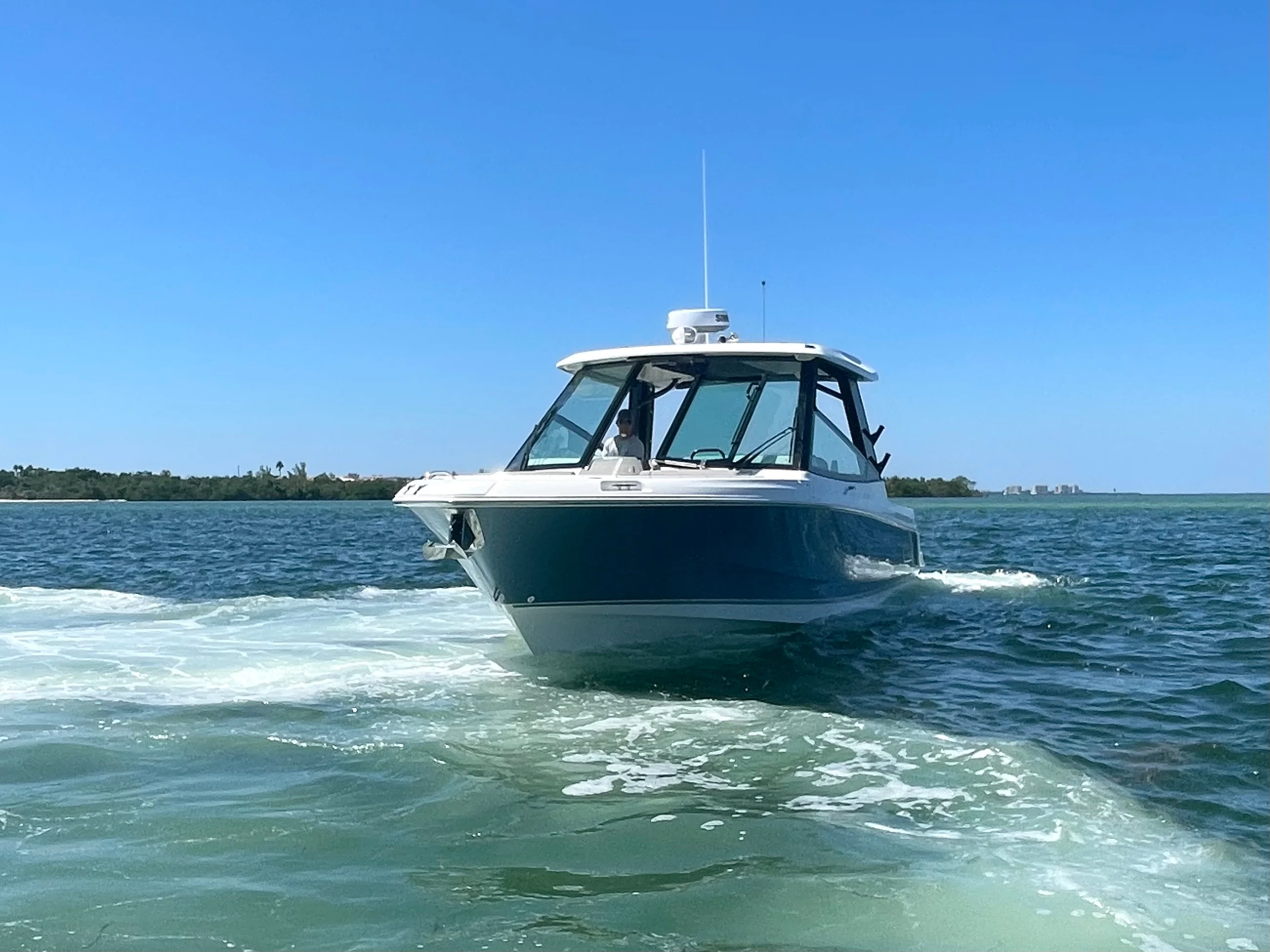 2026 Boston Whaler 330 Vantage Image Thumbnail #6