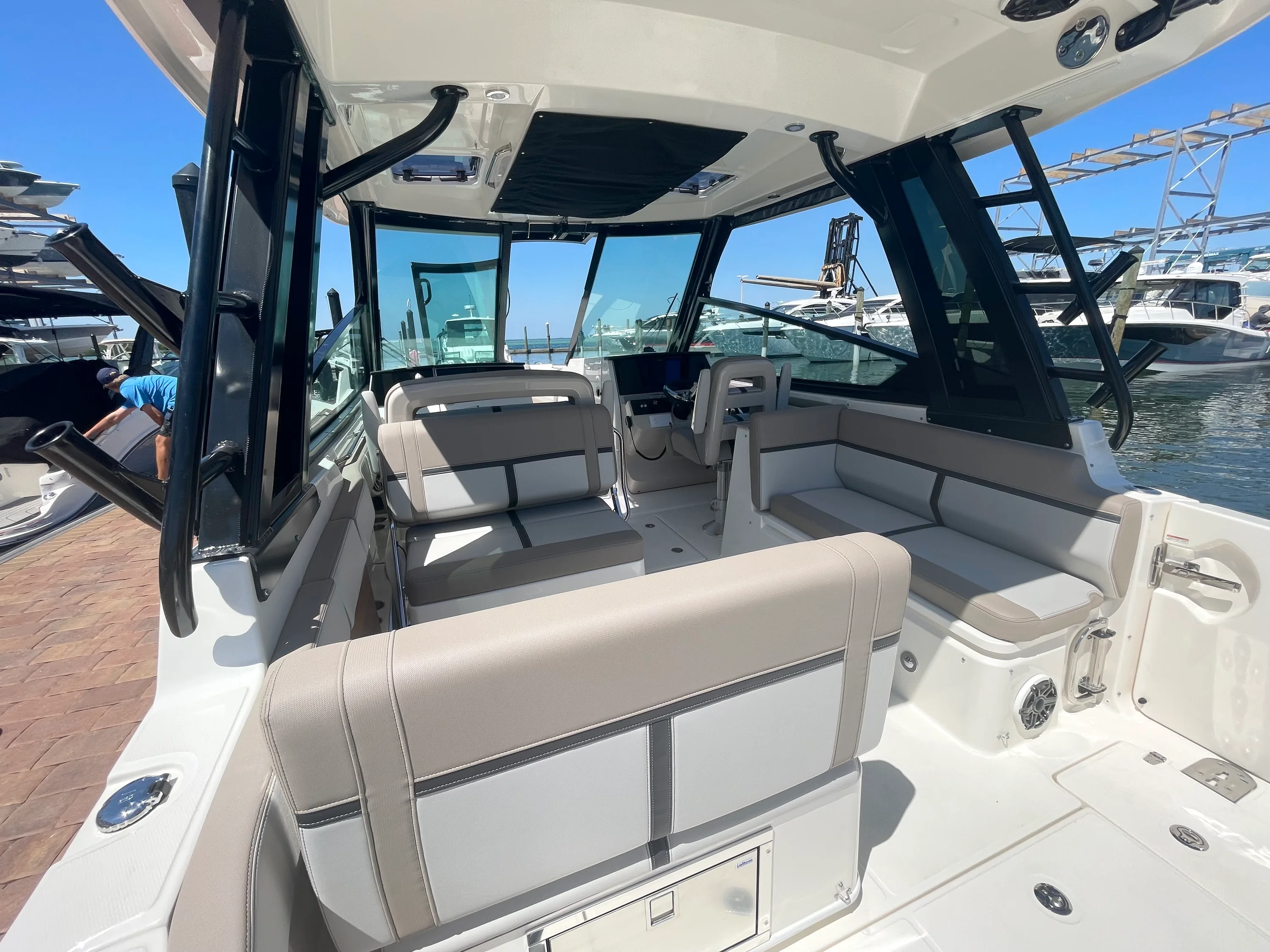 2026 Boston Whaler 330 Vantage Image Thumbnail #11