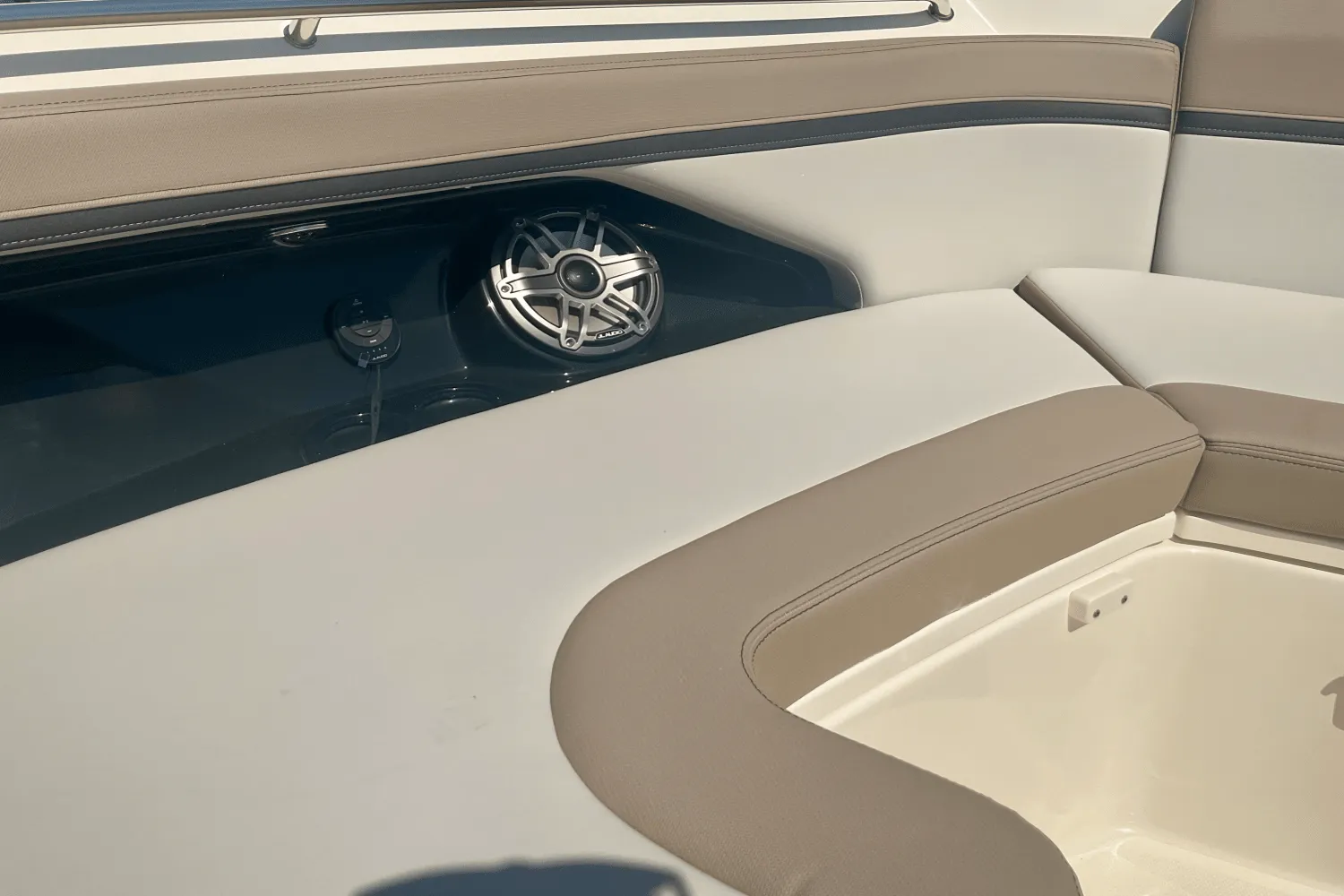 2026 Boston Whaler 330 Vantage Image Thumbnail #28