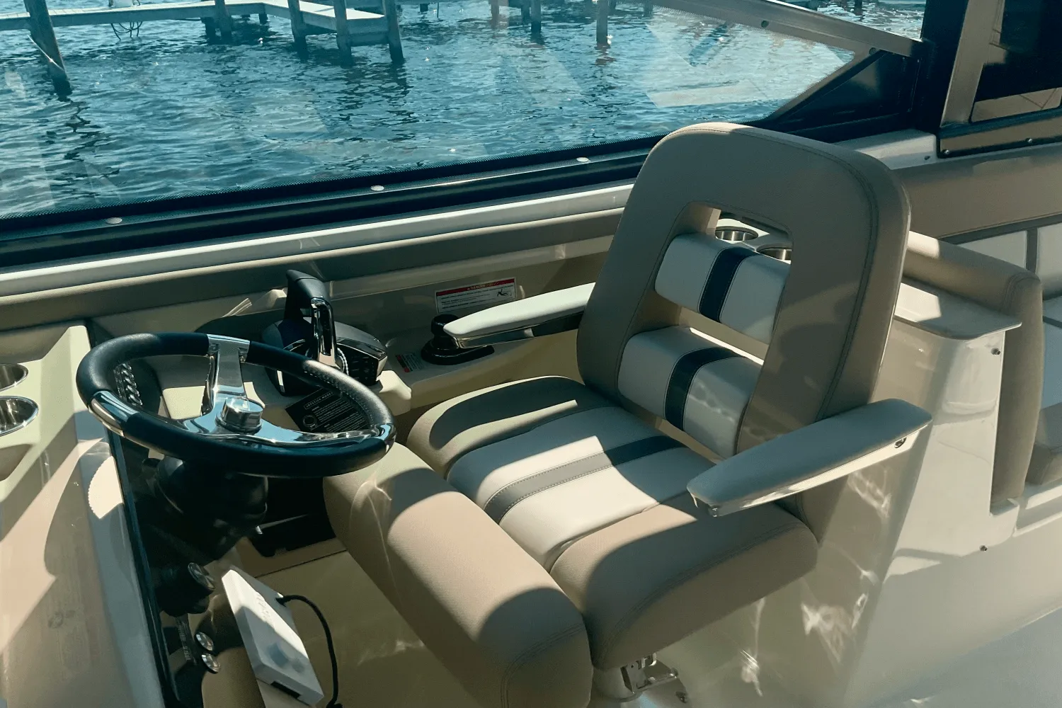 2026 Boston Whaler 330 Vantage Image Thumbnail #15