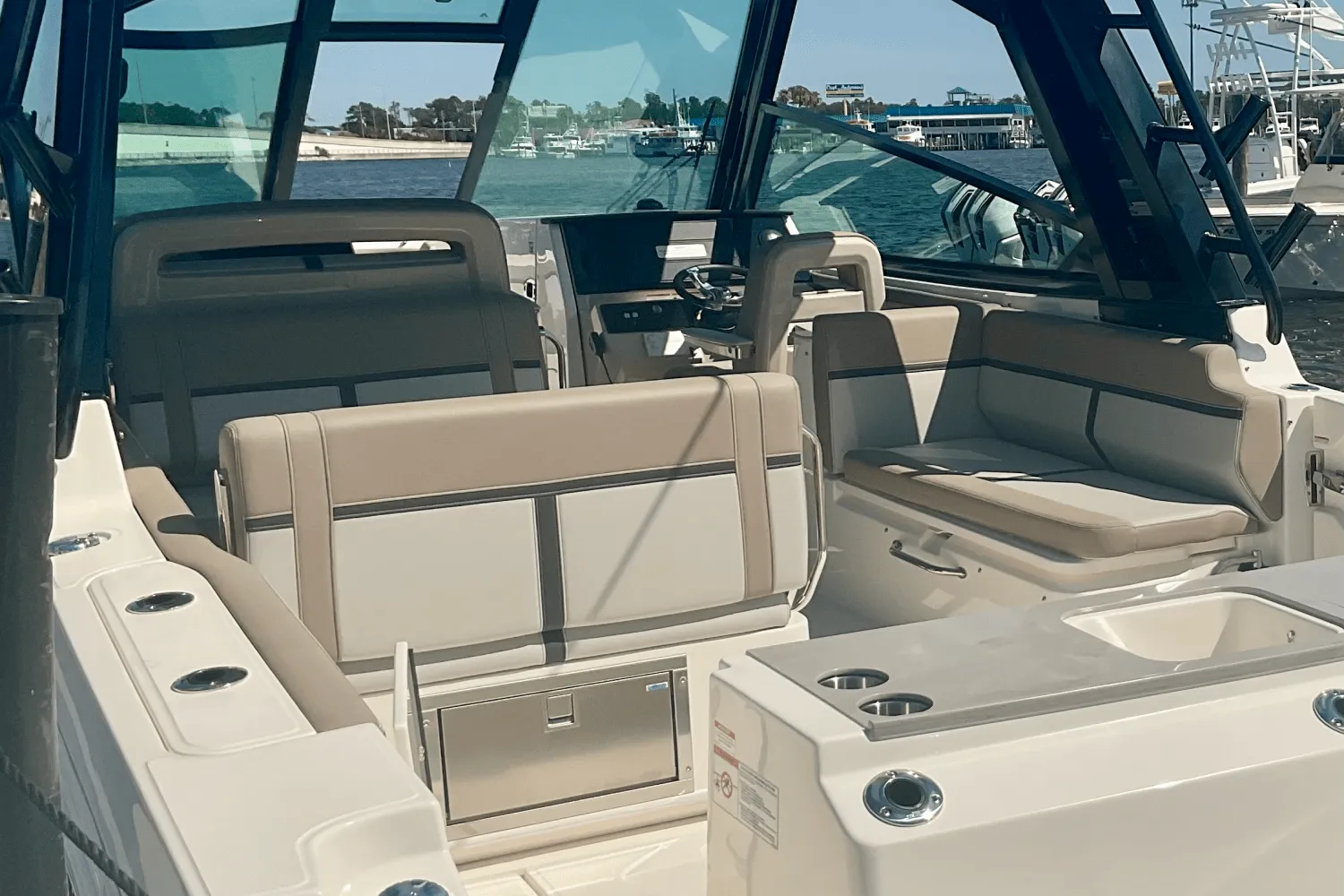 2026 Boston Whaler 330 Vantage Image Thumbnail #6