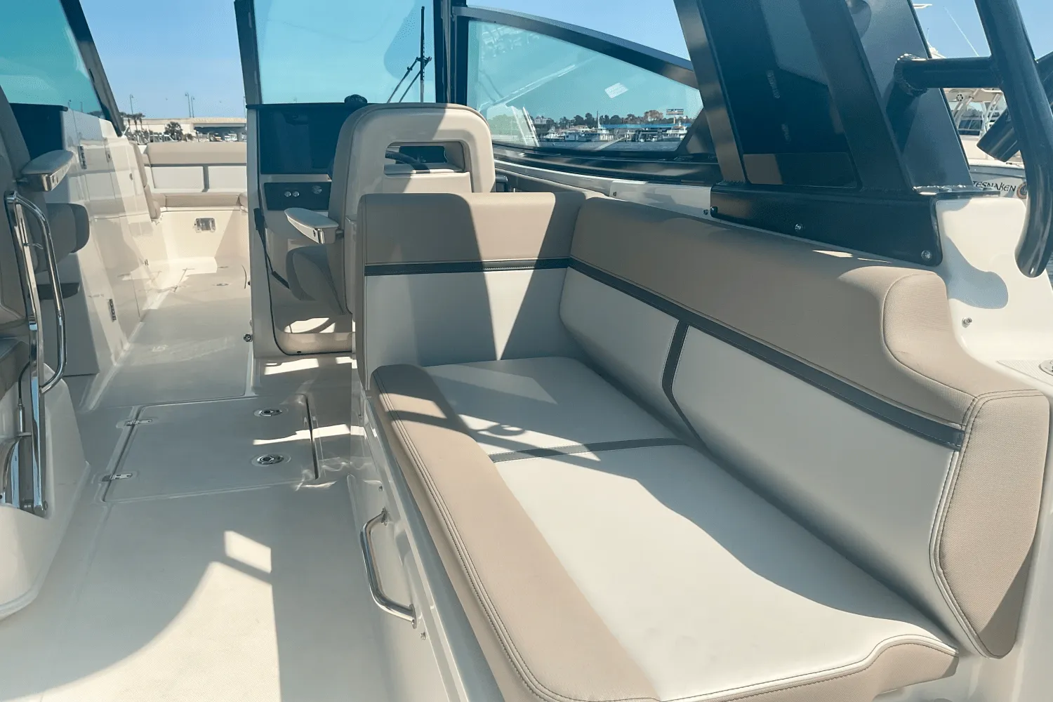 2026 Boston Whaler 330 Vantage Image Thumbnail #31