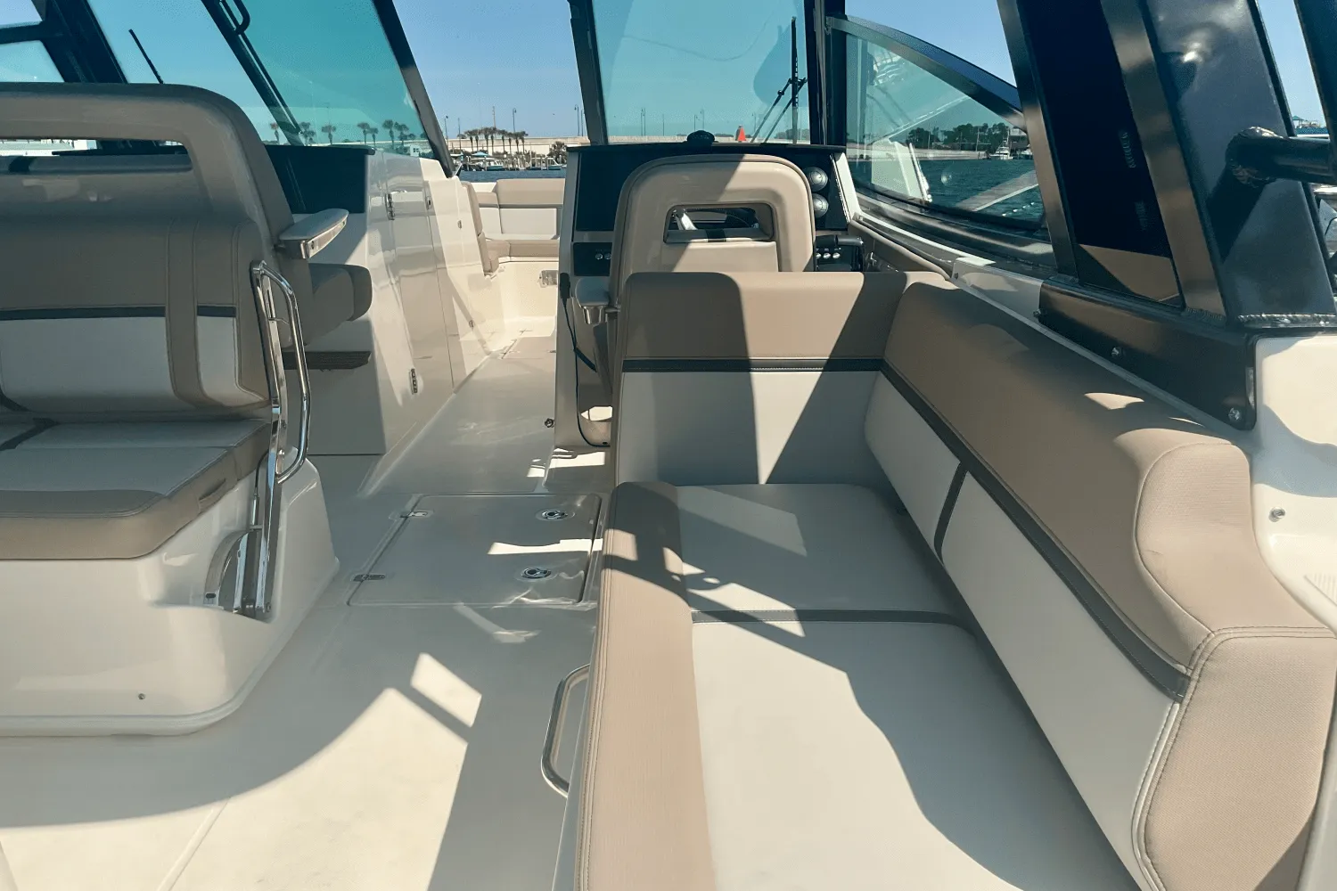 2026 Boston Whaler 330 Vantage Image Thumbnail #12