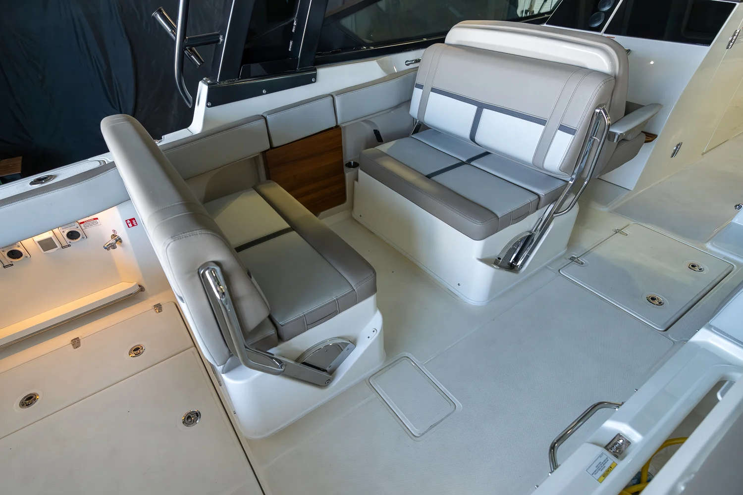 2026 Boston Whaler 330 Vantage Image Thumbnail #51