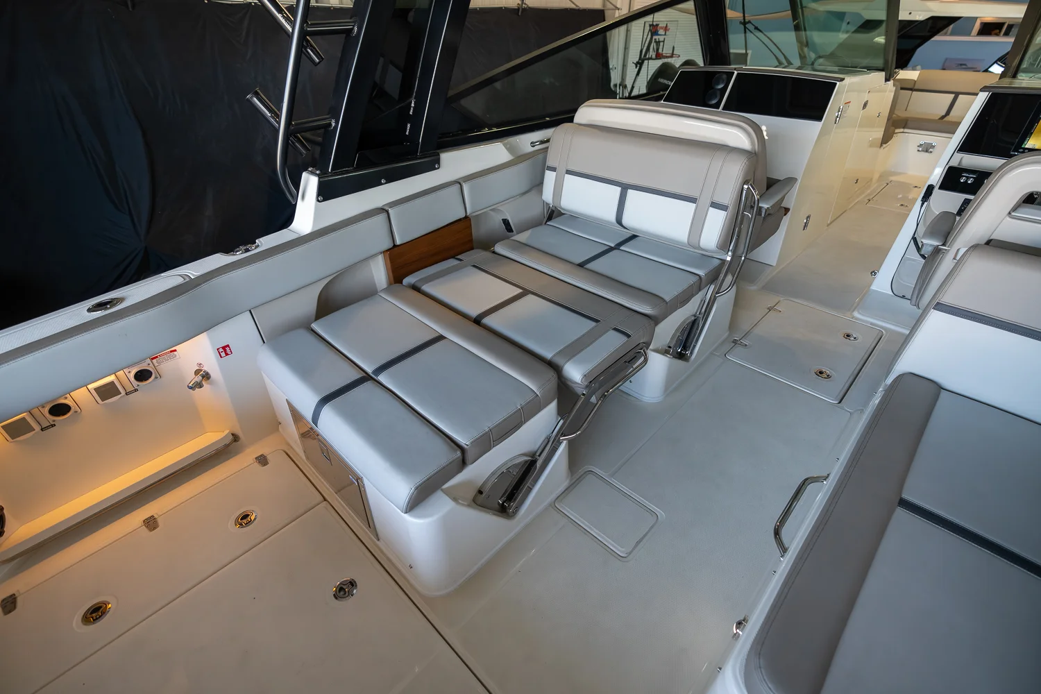 2026 Boston Whaler 330 Vantage Image Thumbnail #54