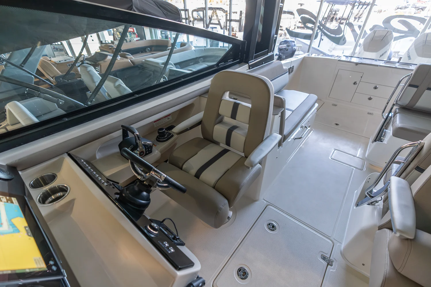 2026 Boston Whaler 330 Vantage Image Thumbnail #44