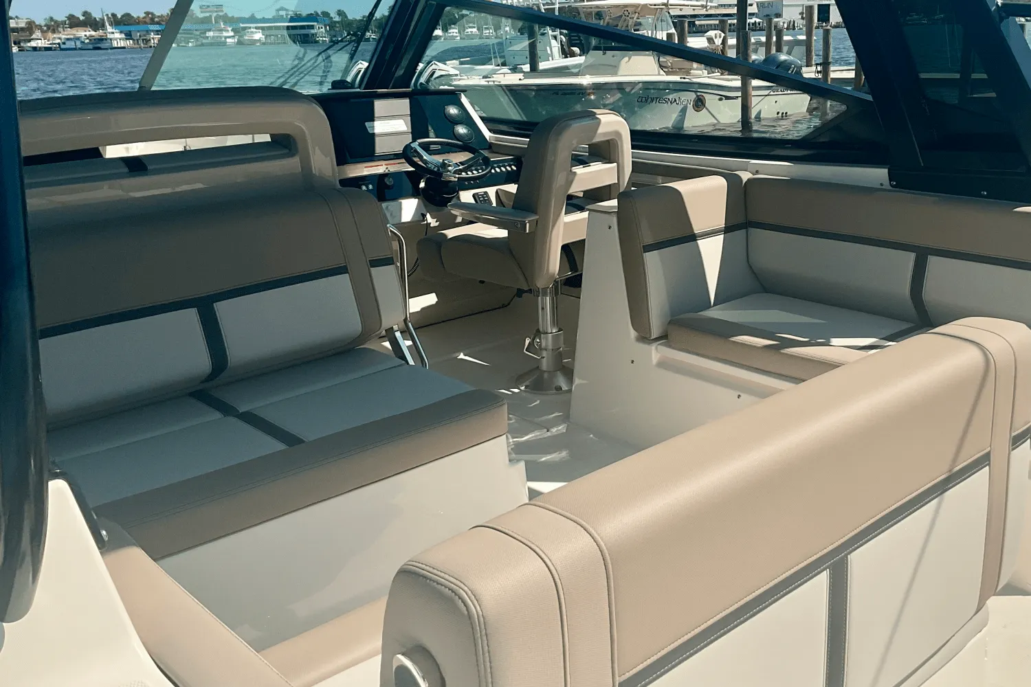 2026 Boston Whaler 330 Vantage Image Thumbnail #8