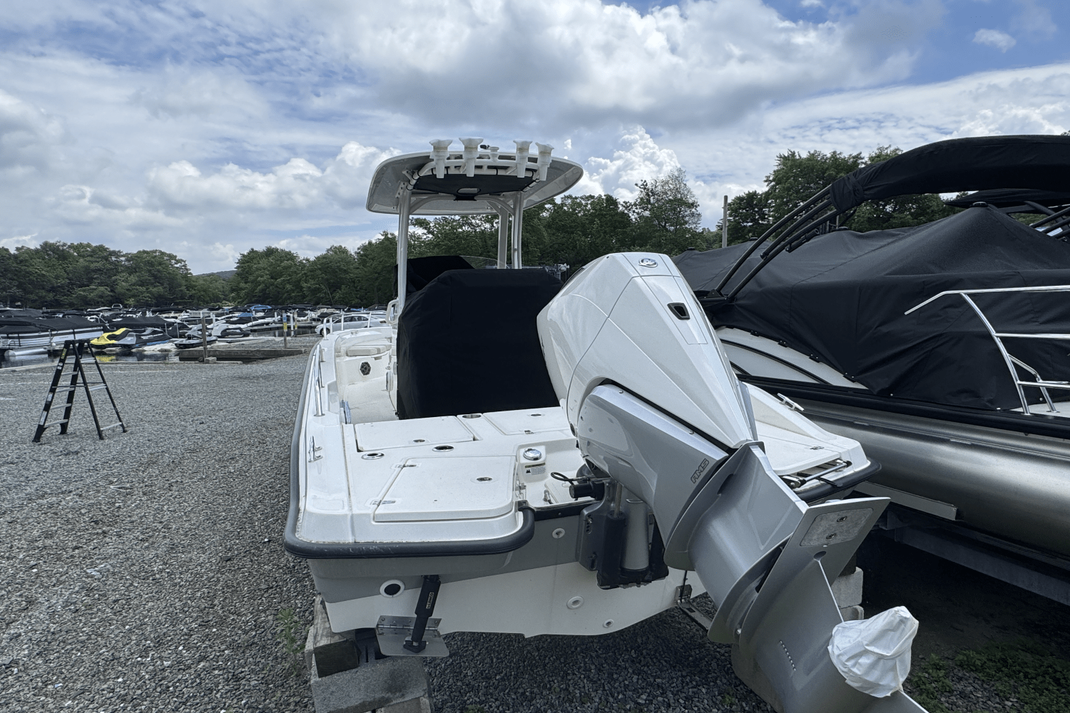 2025 Boston Whaler 250 Dauntless Image Thumbnail #13