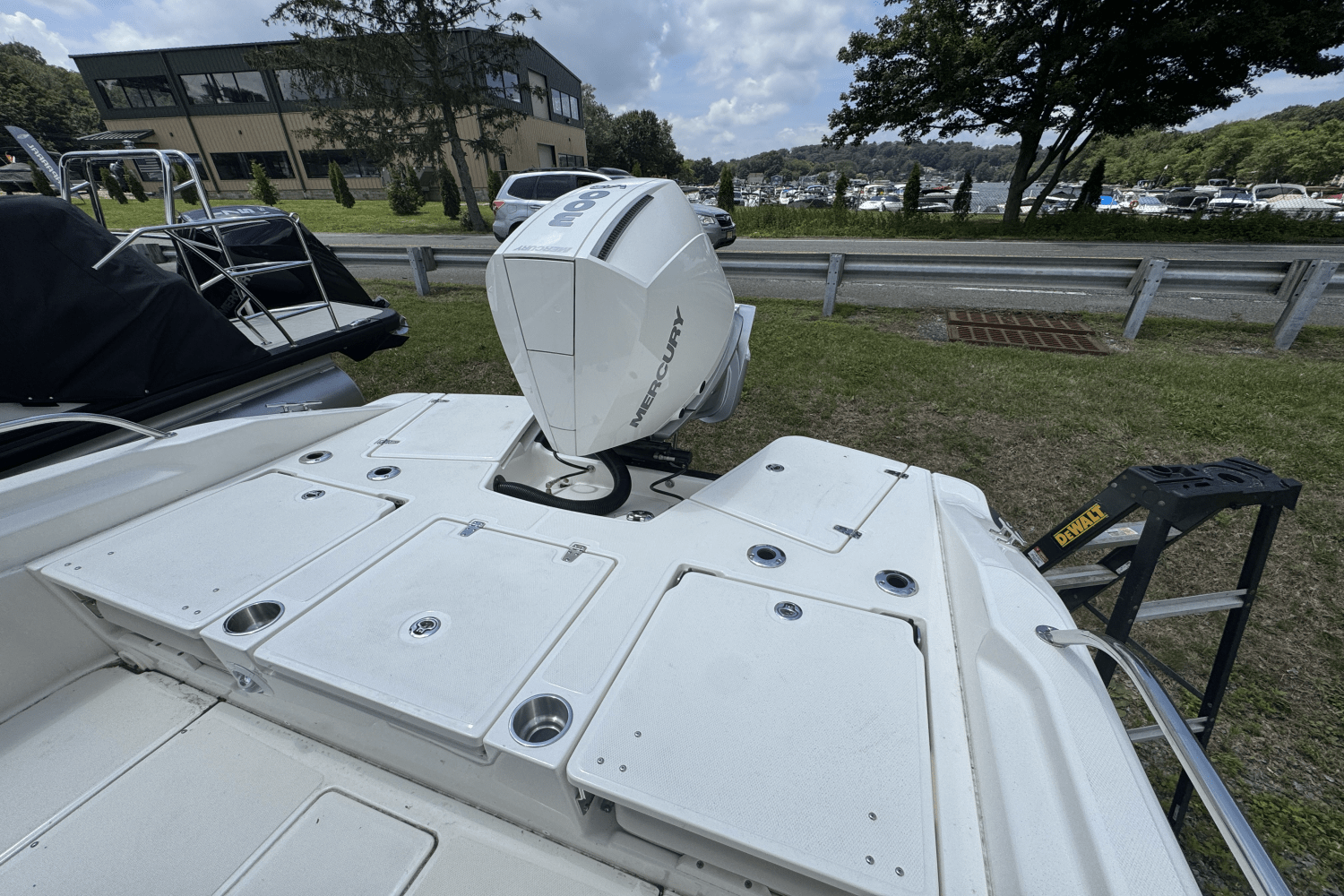 2025 Boston Whaler 250 Dauntless Image Thumbnail #19