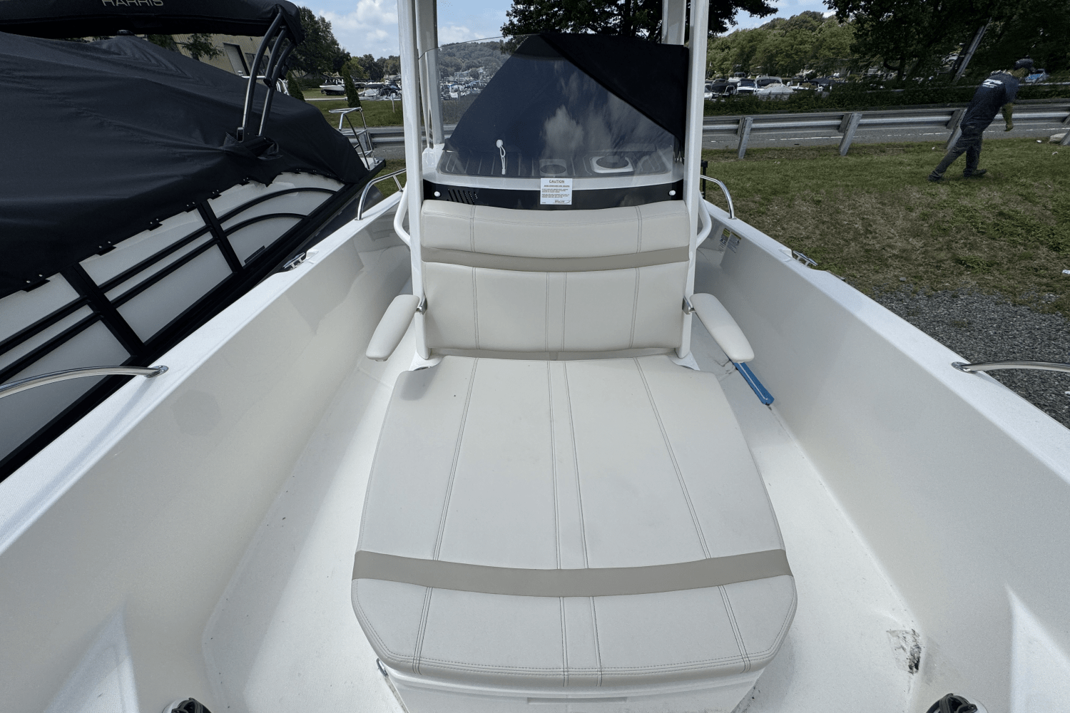 2025 Boston Whaler 250 Dauntless Image Thumbnail #17