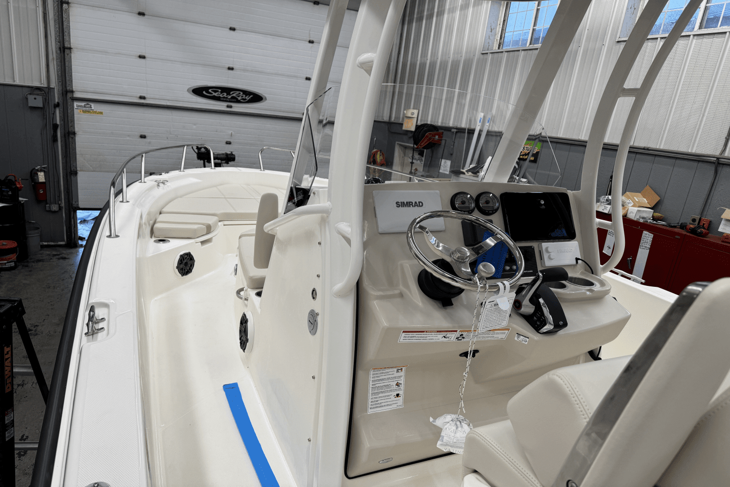 2025 Boston Whaler 250 Dauntless Image Thumbnail #14