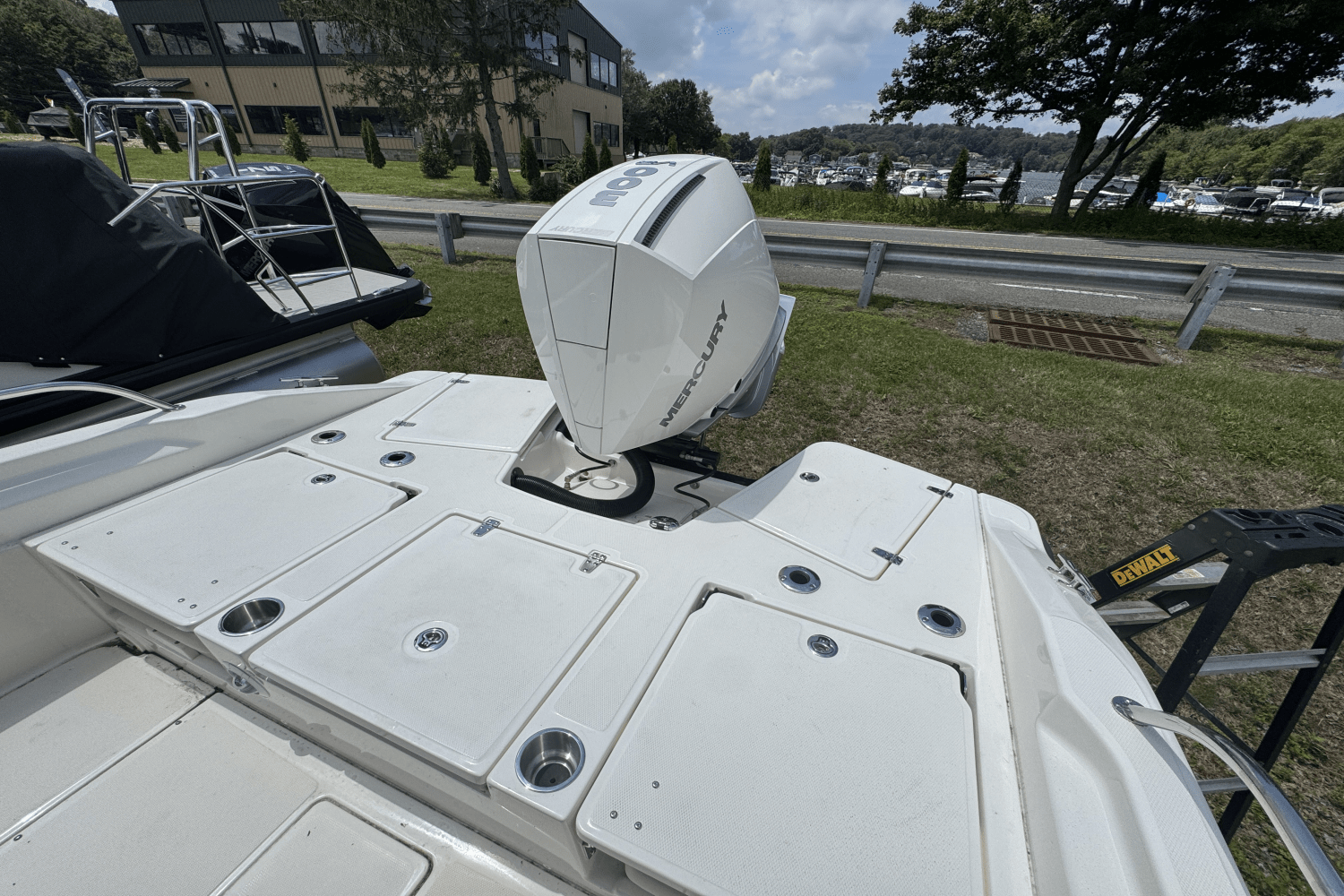 2025 Boston Whaler 250 Dauntless Image Thumbnail #20