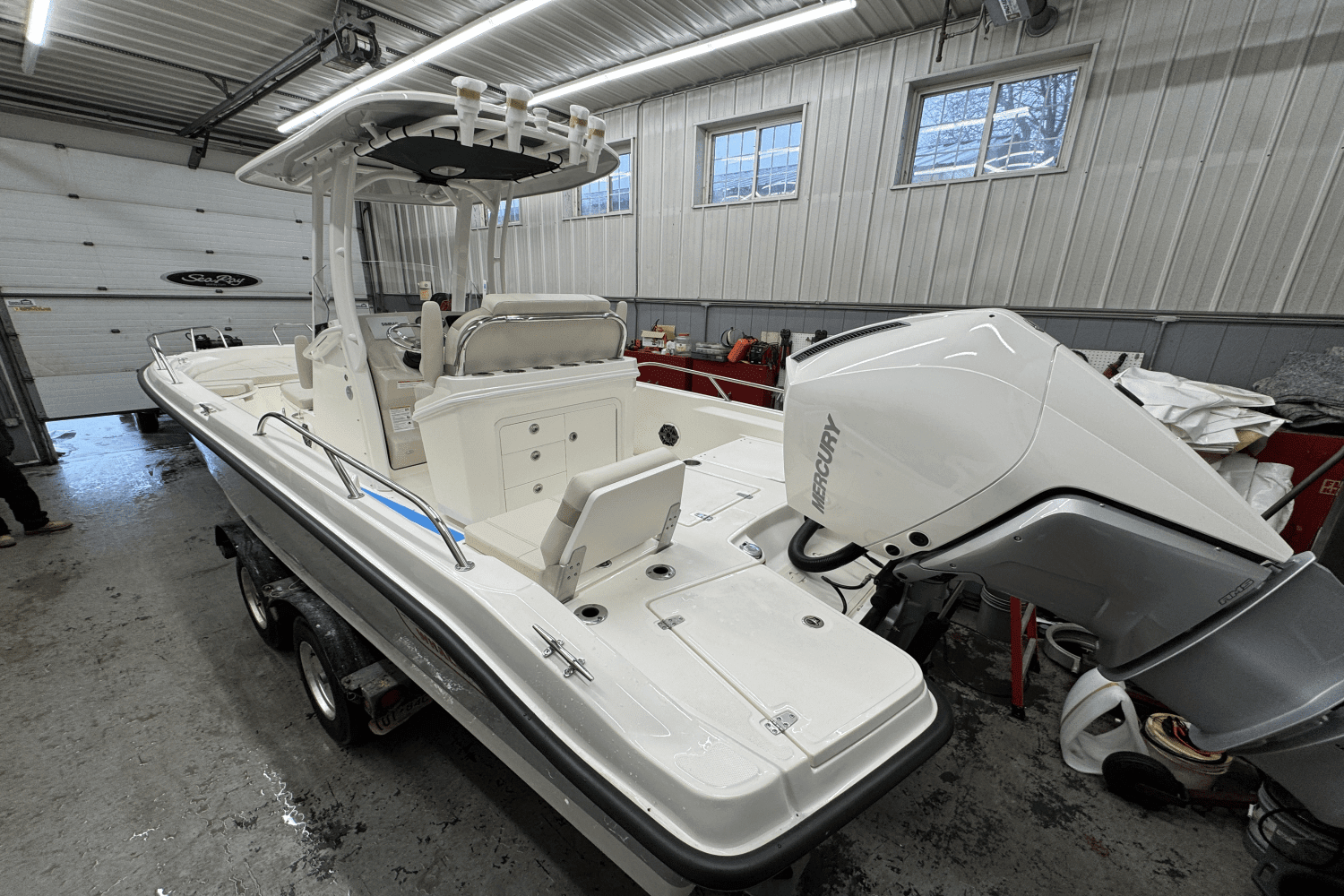 2025 Boston Whaler 250 Dauntless Image Thumbnail #3