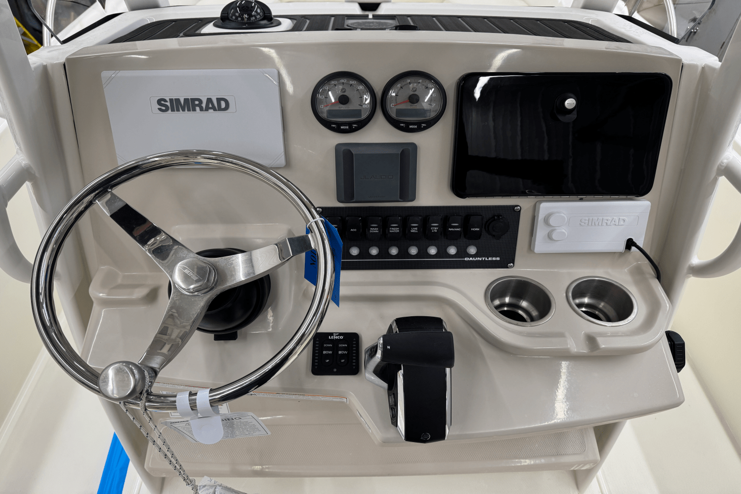 2025 Boston Whaler 250 Dauntless Image Thumbnail #12