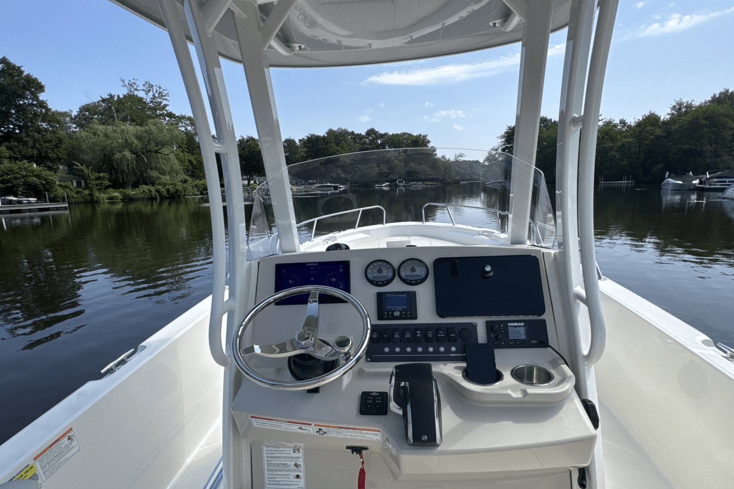2025 Boston Whaler 250 Dauntless Image Thumbnail #11
