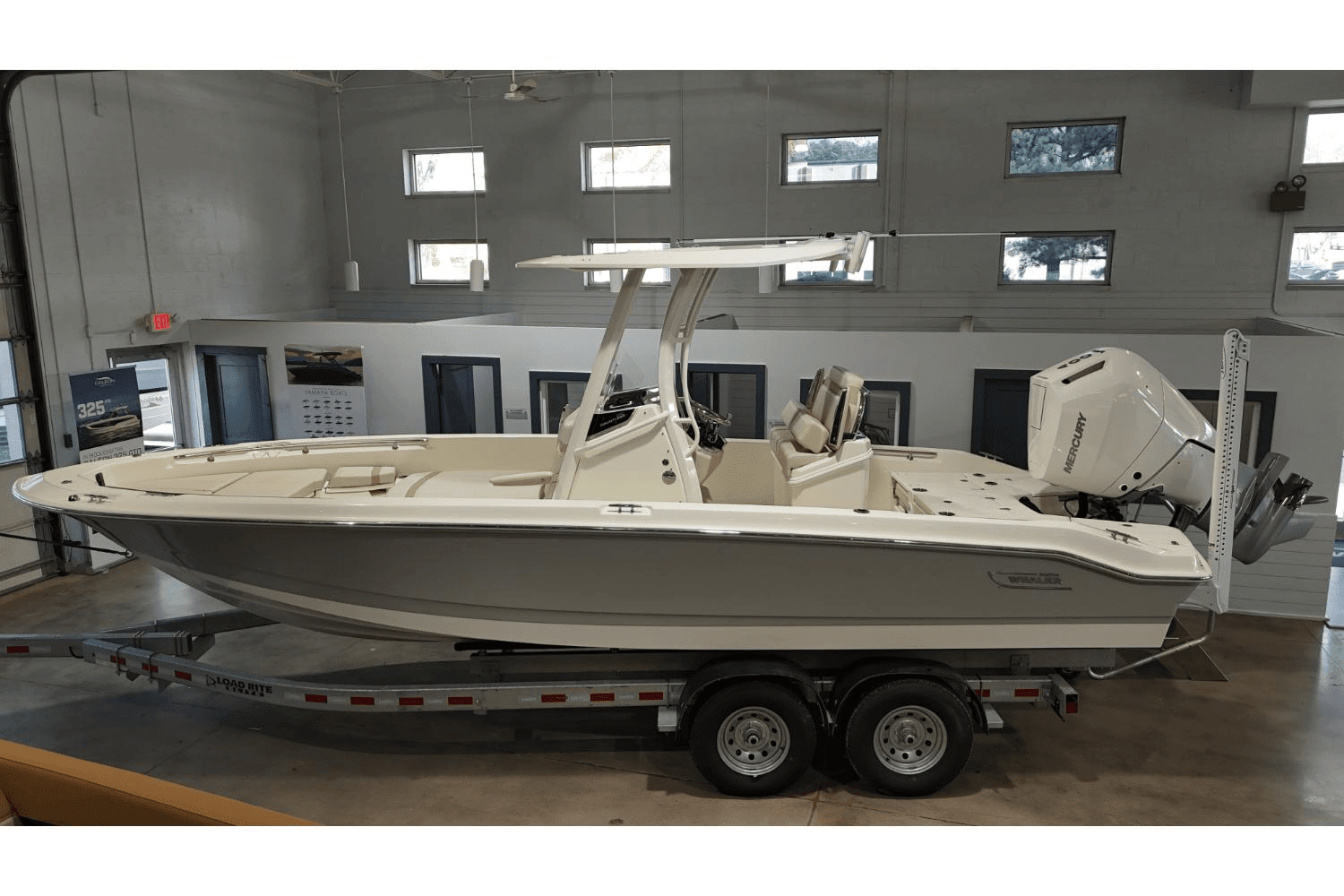 2025 Boston Whaler 250 Dauntless Image Thumbnail #2