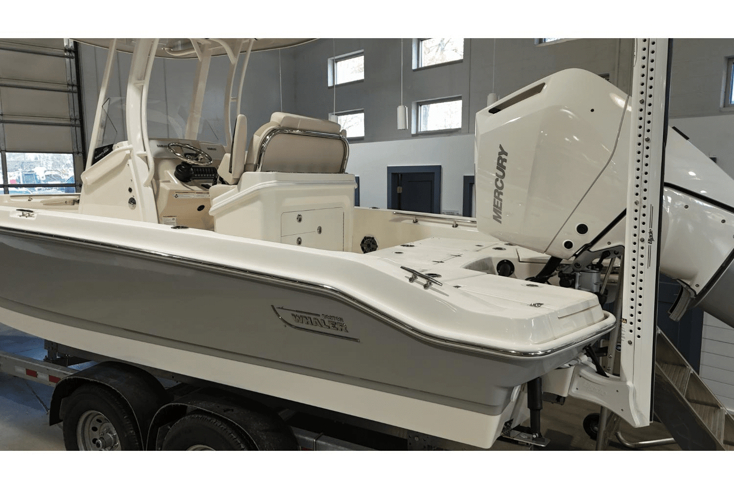 2025 Boston Whaler 250 Dauntless Image Thumbnail #6