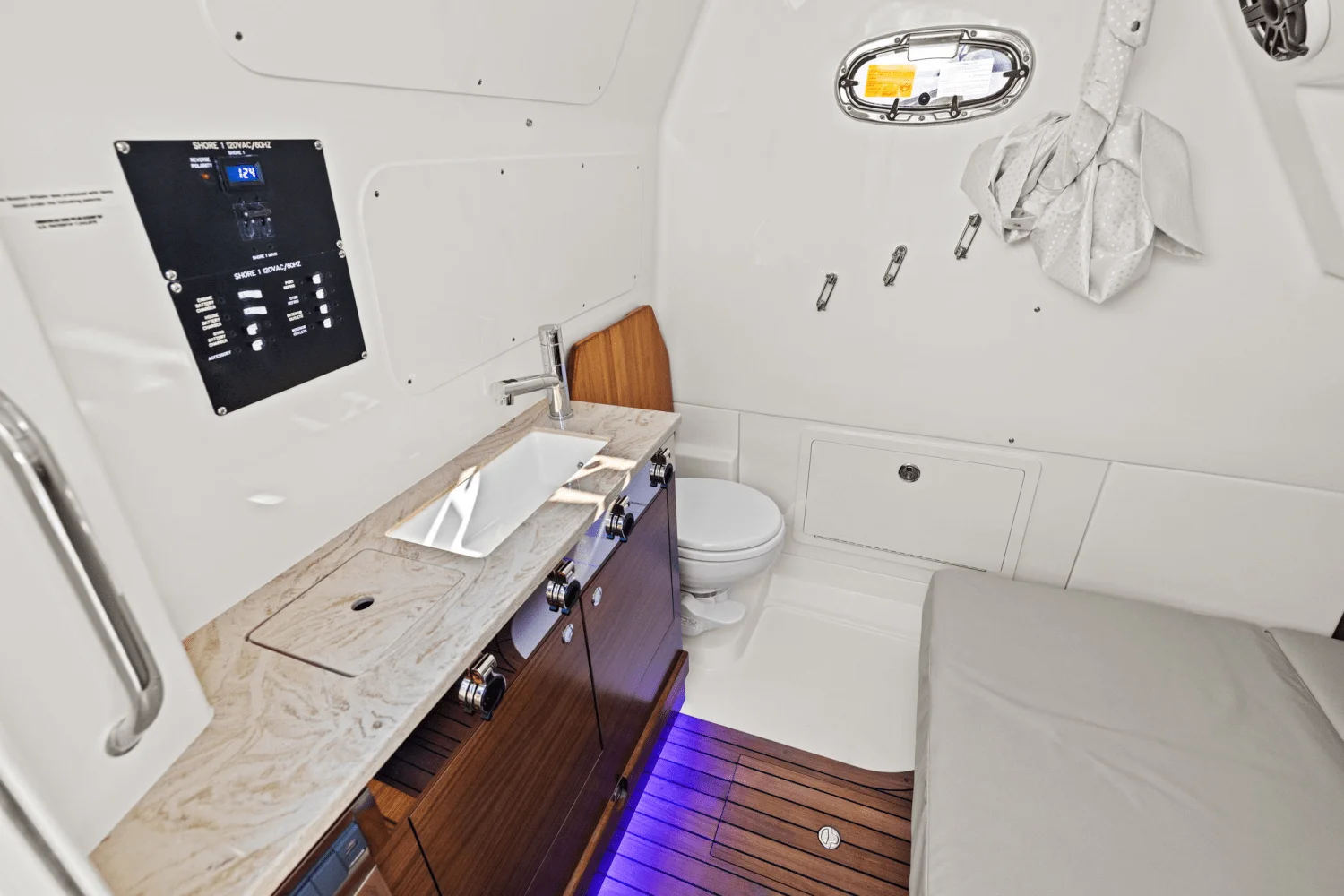 2025 Boston Whaler 360 Outrage Image Thumbnail #37