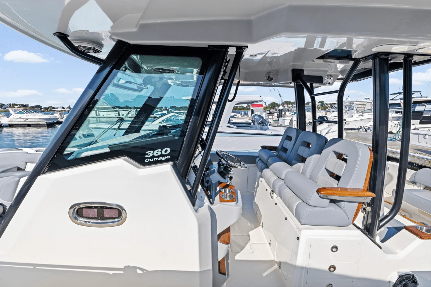 2025 Boston Whaler 360 Outrage Image Thumbnail #24