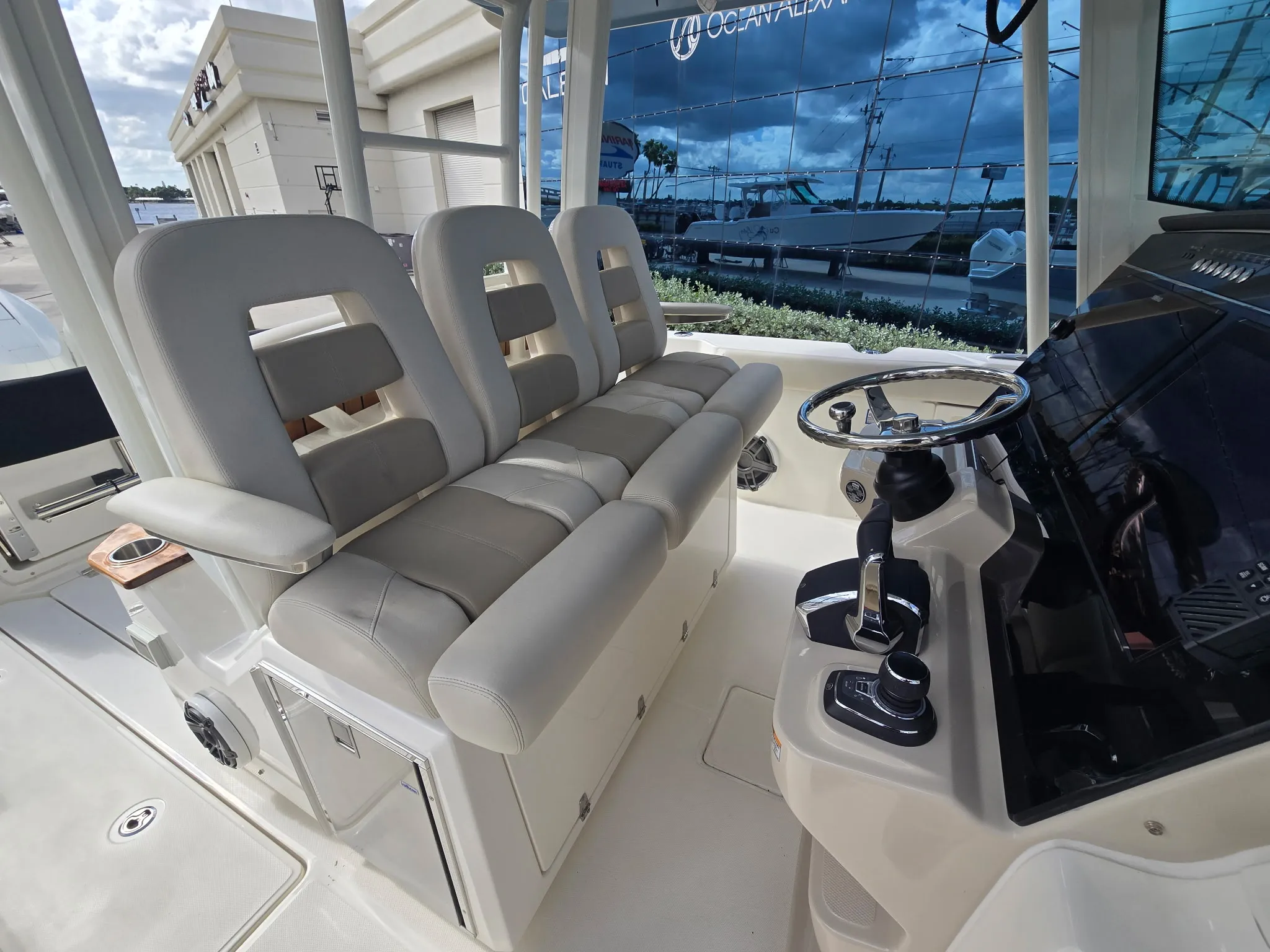 2025 Boston Whaler 360 Outrage Image Thumbnail #8