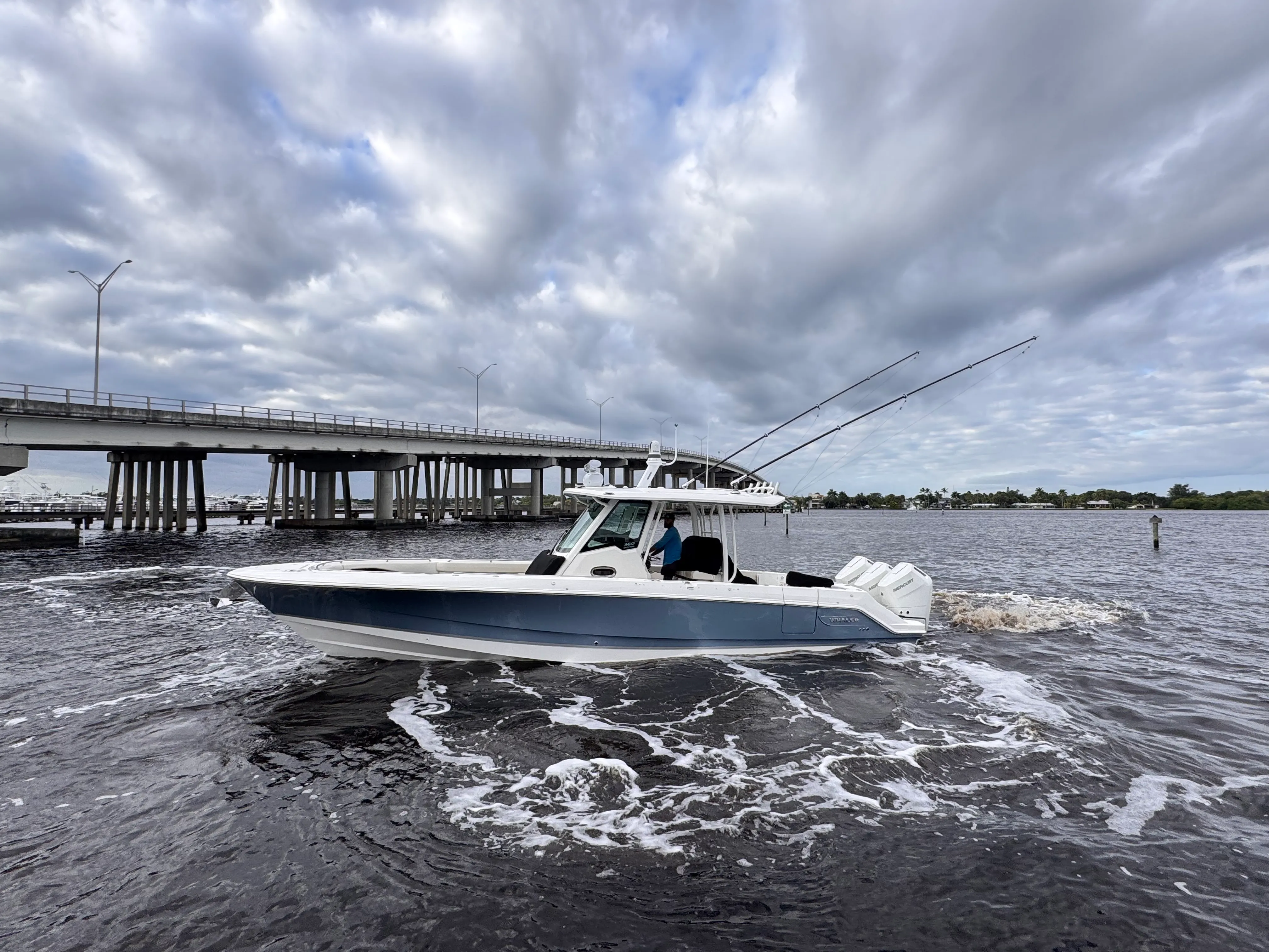 2025 Boston Whaler 360 Outrage Image Thumbnail #3