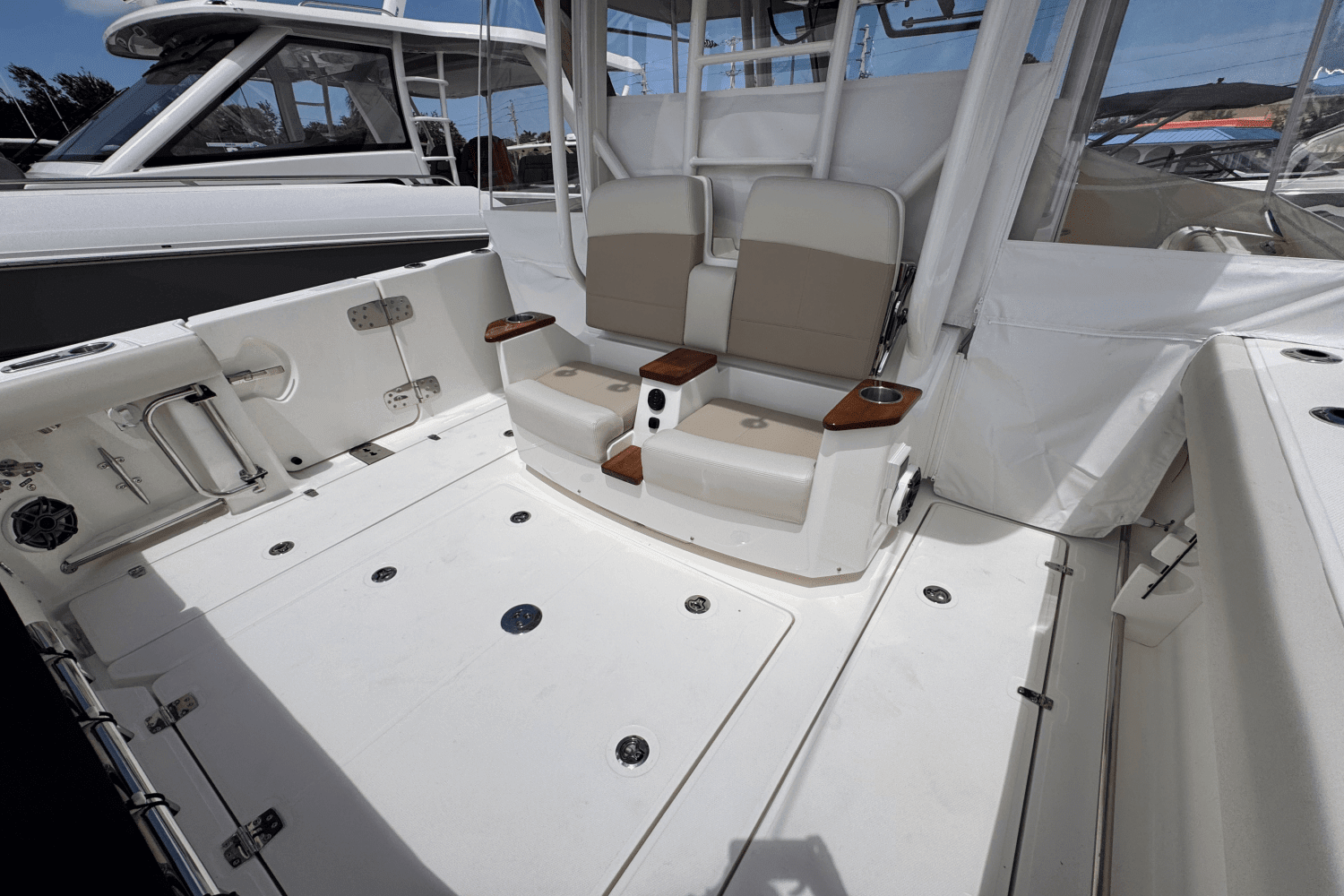 2025 Boston Whaler 360 Outrage Image Thumbnail #10