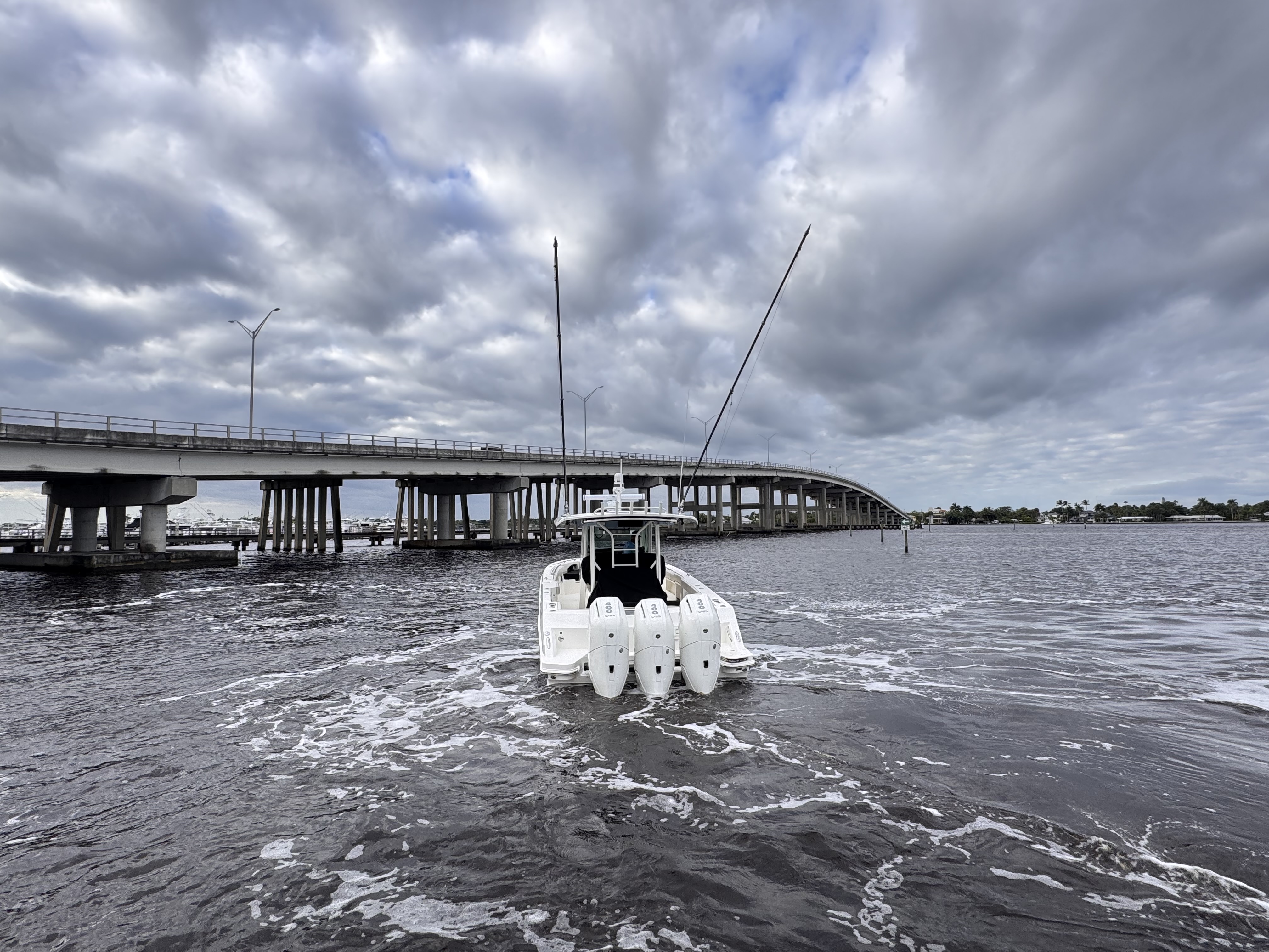 2025 Boston Whaler 360 Outrage Image Thumbnail #6