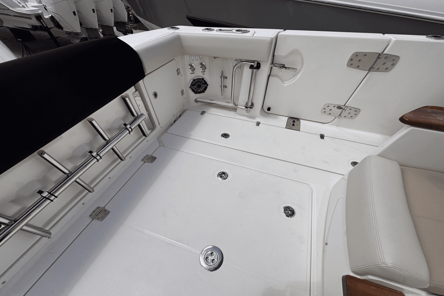 2025 Boston Whaler 360 Outrage Image Thumbnail #8
