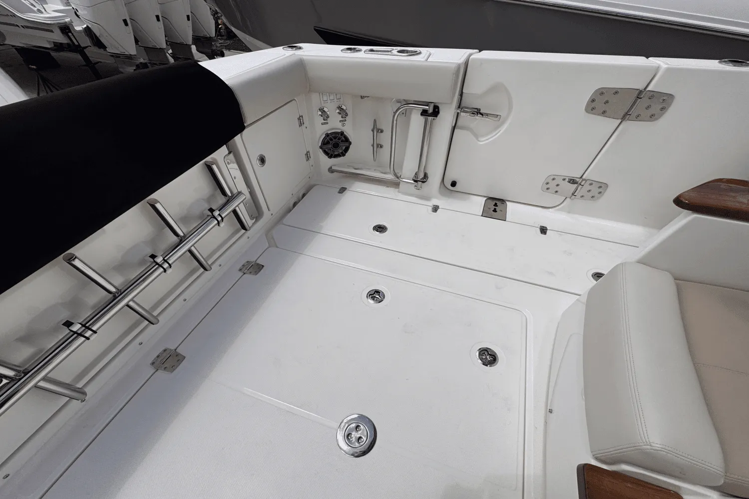 2025 Boston Whaler 360 Outrage Image Thumbnail #11