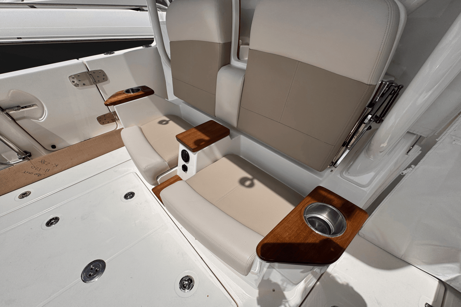 2025 Boston Whaler 360 Outrage Image Thumbnail #11