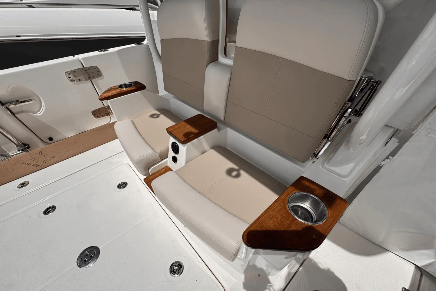 2025 Boston Whaler 360 Outrage Image Thumbnail #14