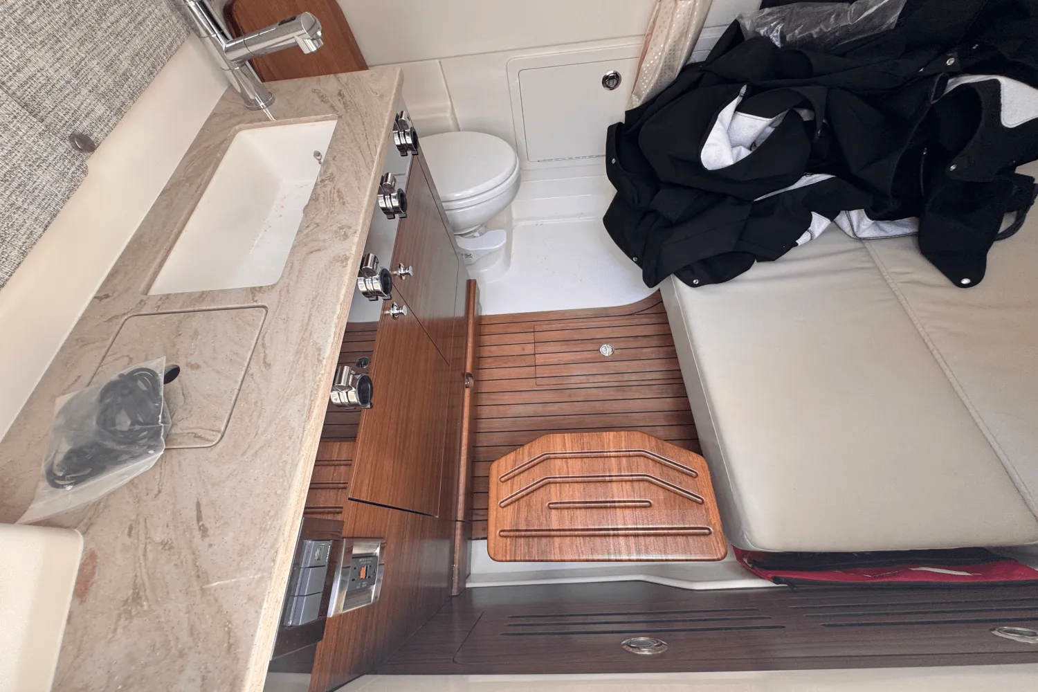 2025 Boston Whaler 360 Outrage Image Thumbnail #35