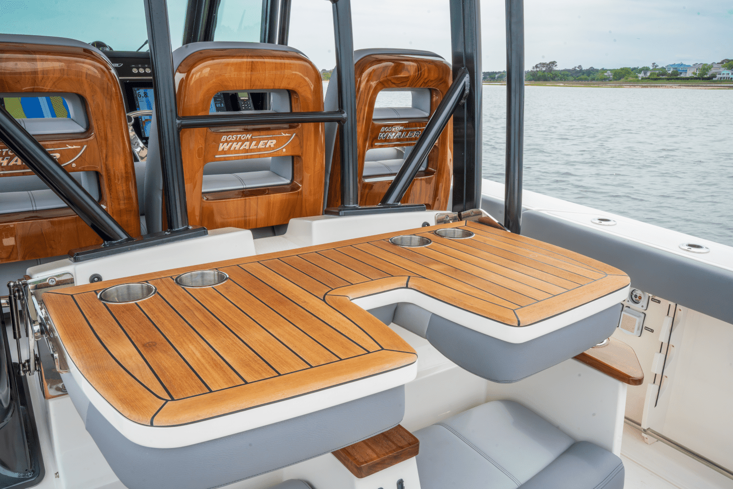 2025 Boston Whaler 360 Outrage Image Thumbnail #11