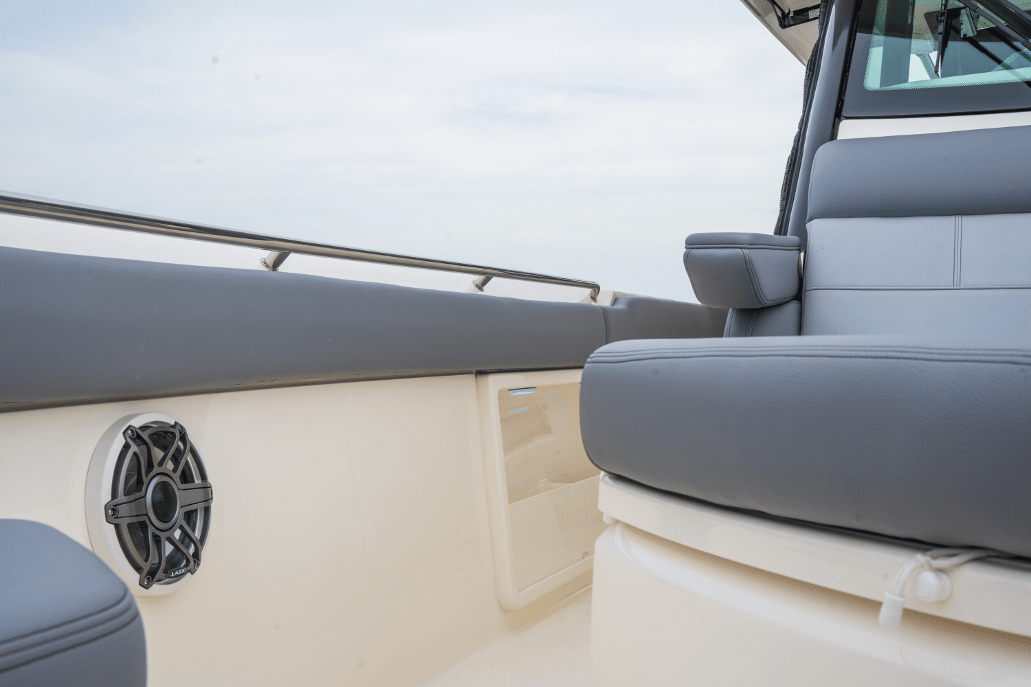 2025 Boston Whaler 360 Outrage Image Thumbnail #29