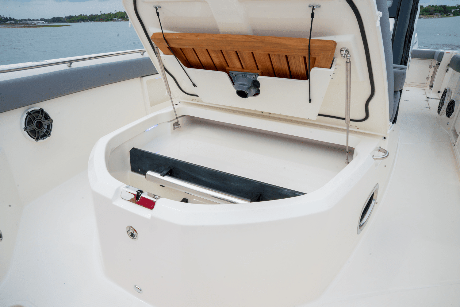 2025 Boston Whaler 360 Outrage Image Thumbnail #33