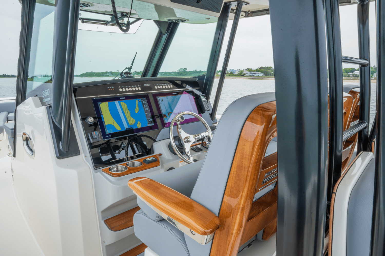 2025 Boston Whaler 360 Outrage Image Thumbnail #17