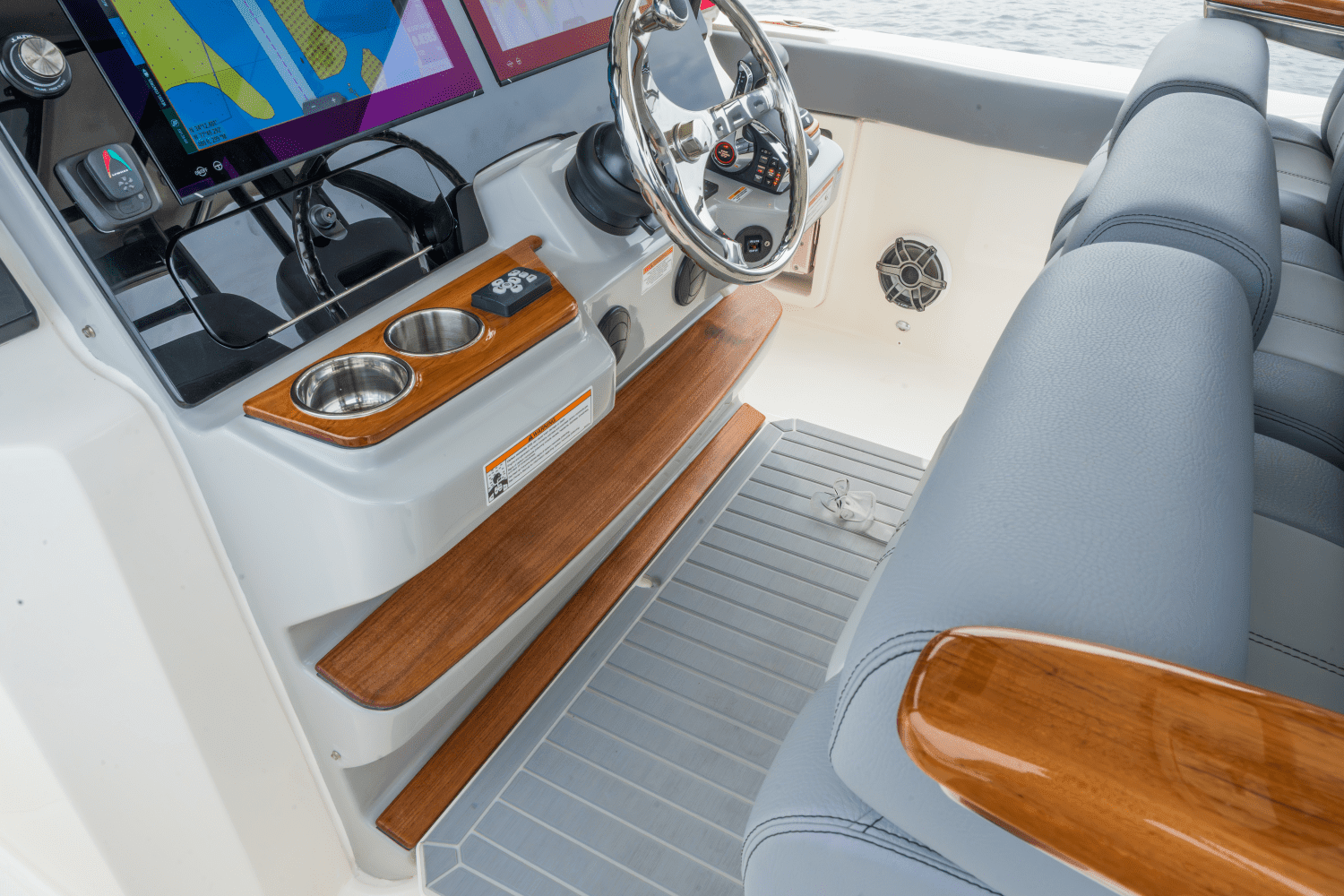 2025 Boston Whaler 360 Outrage Image Thumbnail #15