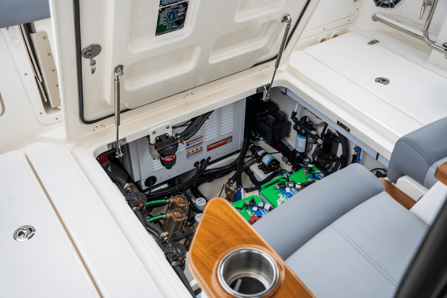 2025 Boston Whaler 360 Outrage Image Thumbnail #7