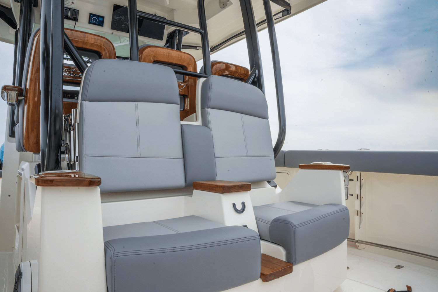 2025 Boston Whaler 360 Outrage Image Thumbnail #9