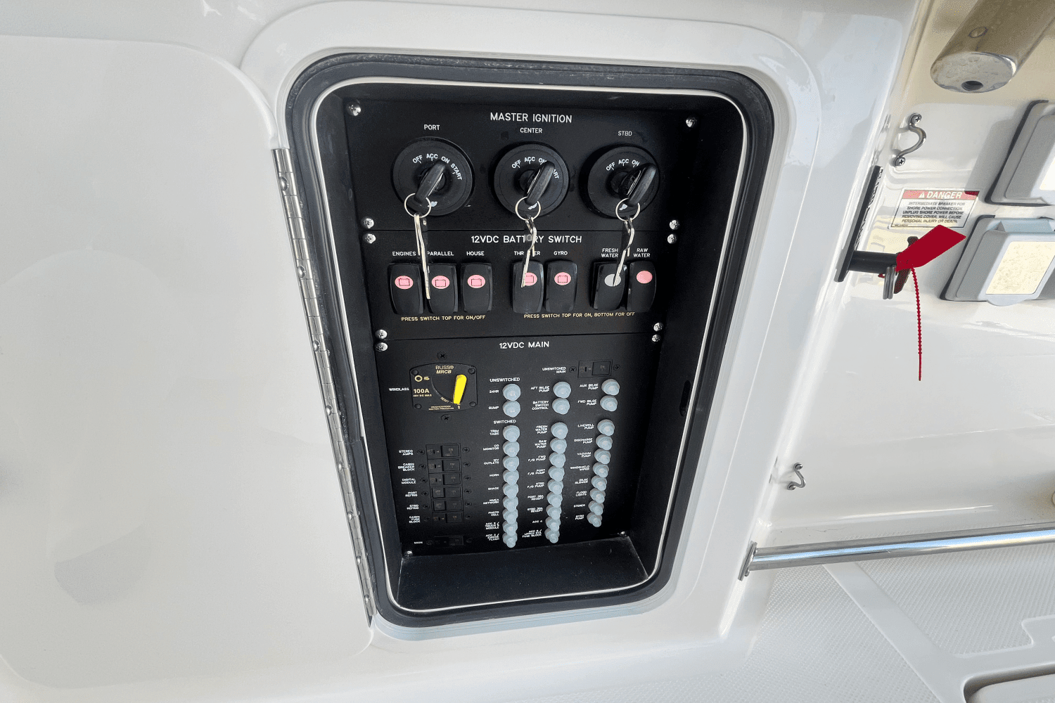 2025 Boston Whaler 360 Outrage Image Thumbnail #14