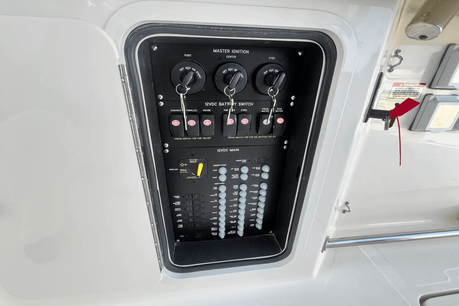 2025 Boston Whaler 360 Outrage Image Thumbnail #14