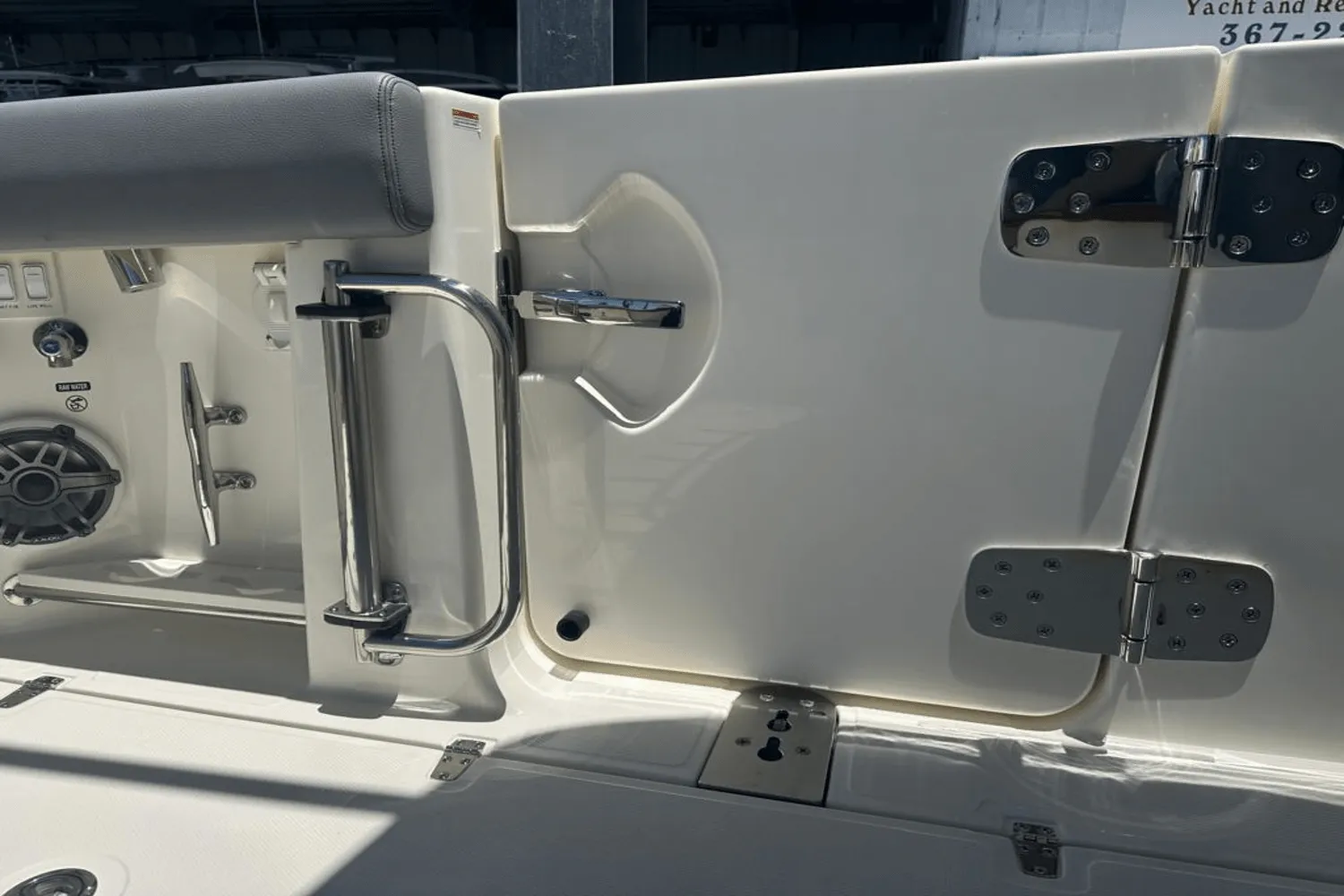 2025 Boston Whaler 360 Outrage Image Thumbnail #33