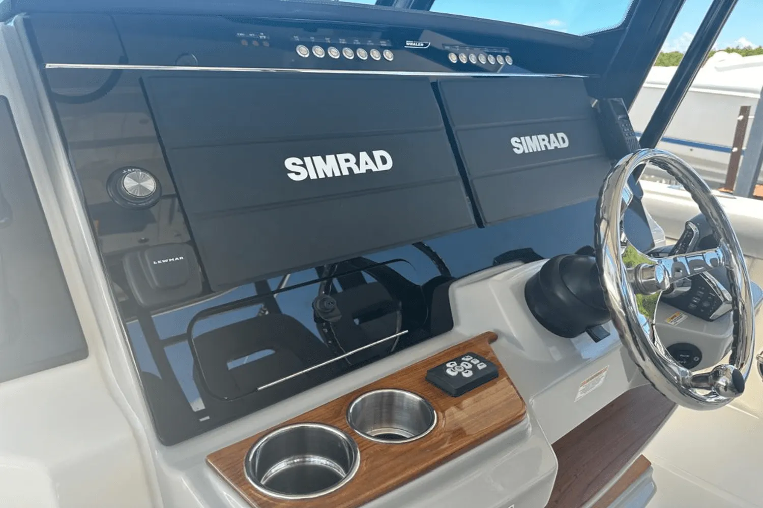 2025 Boston Whaler 360 Outrage Image Thumbnail #17