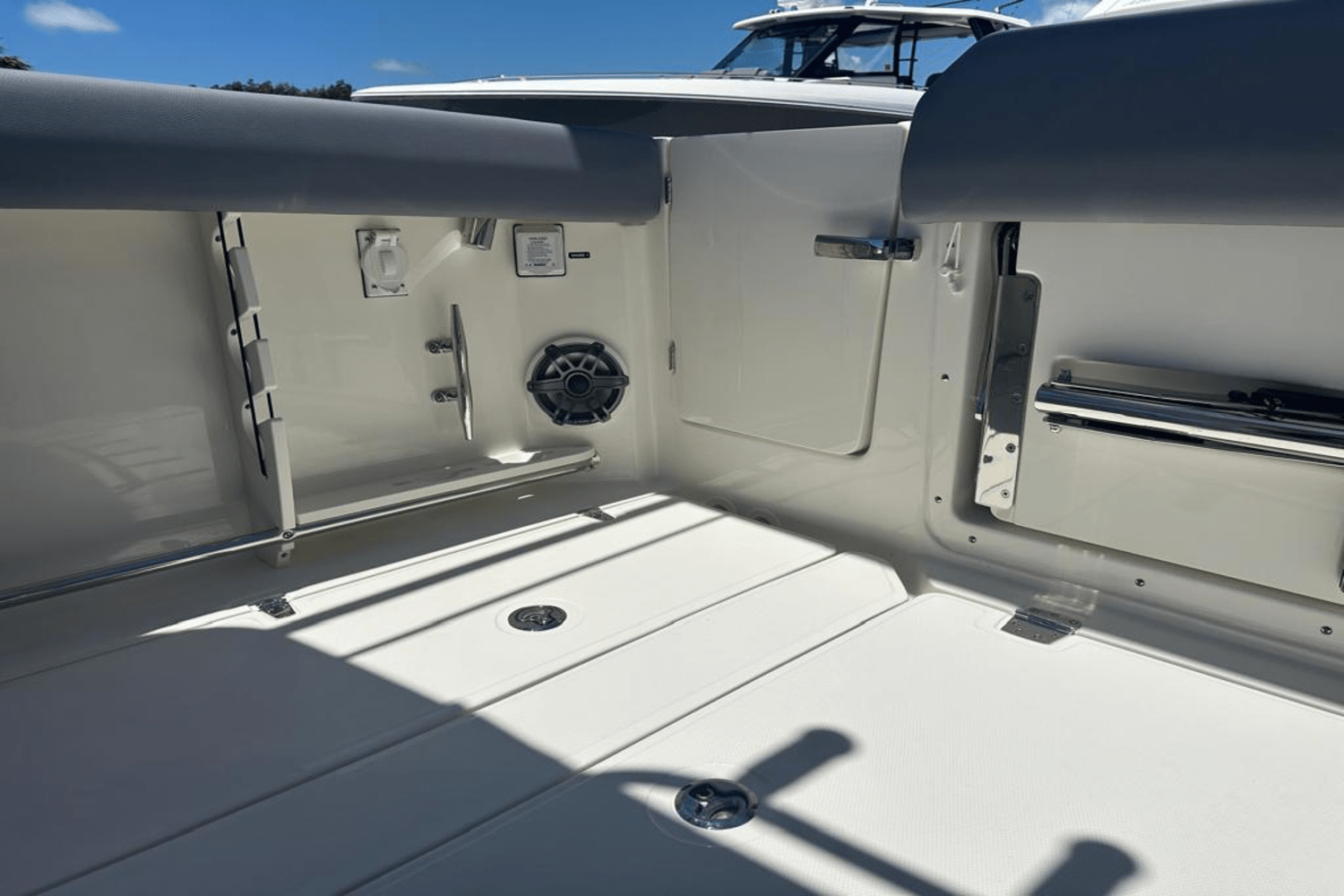 2025 Boston Whaler 360 Outrage Image Thumbnail #25