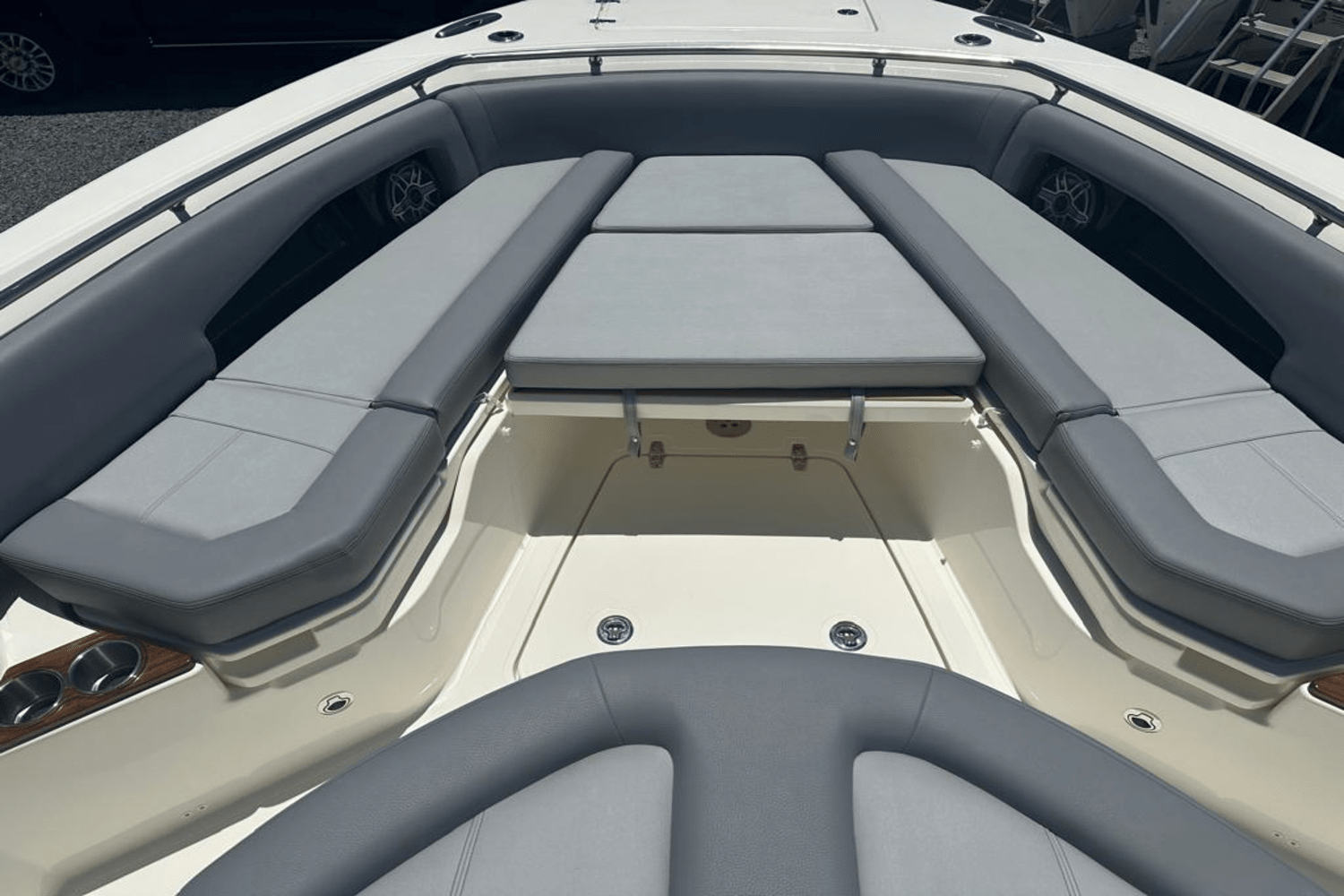 2025 Boston Whaler 360 Outrage Image Thumbnail #3