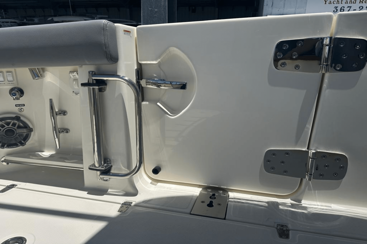 2025 Boston Whaler 360 Outrage Image Thumbnail #27