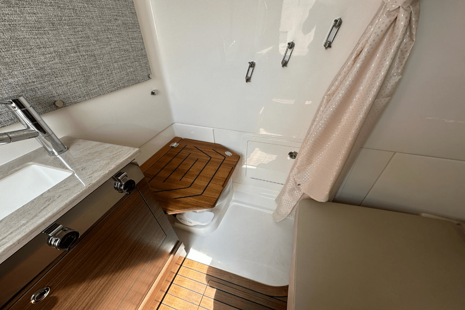 2025 Boston Whaler 360 Outrage Image Thumbnail #27