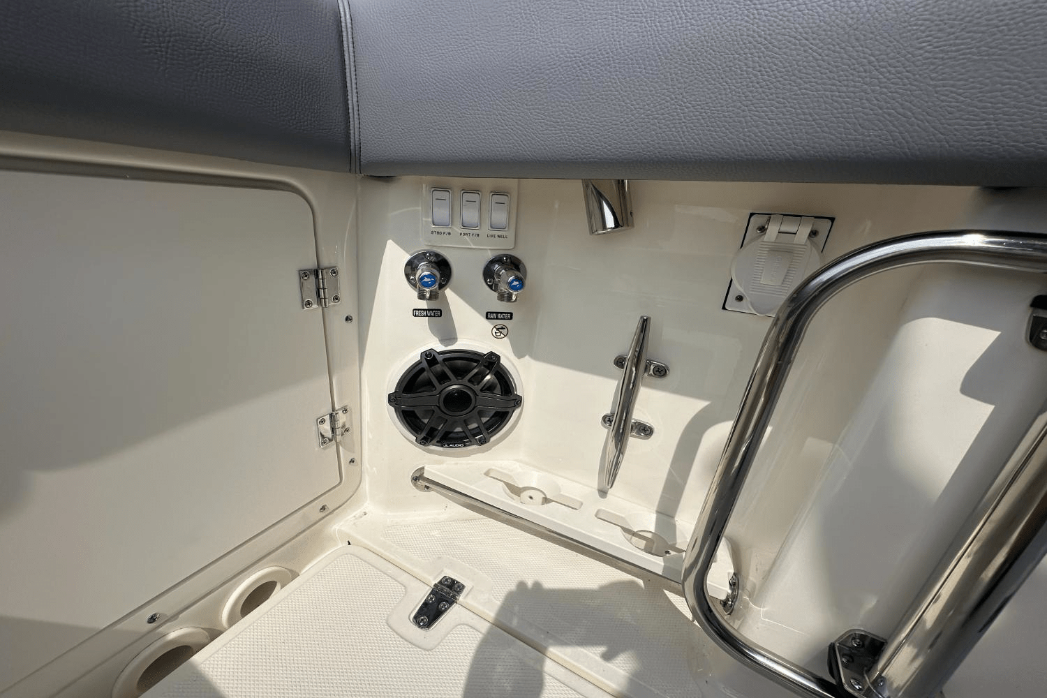 2025 Boston Whaler 360 Outrage Image Thumbnail #10